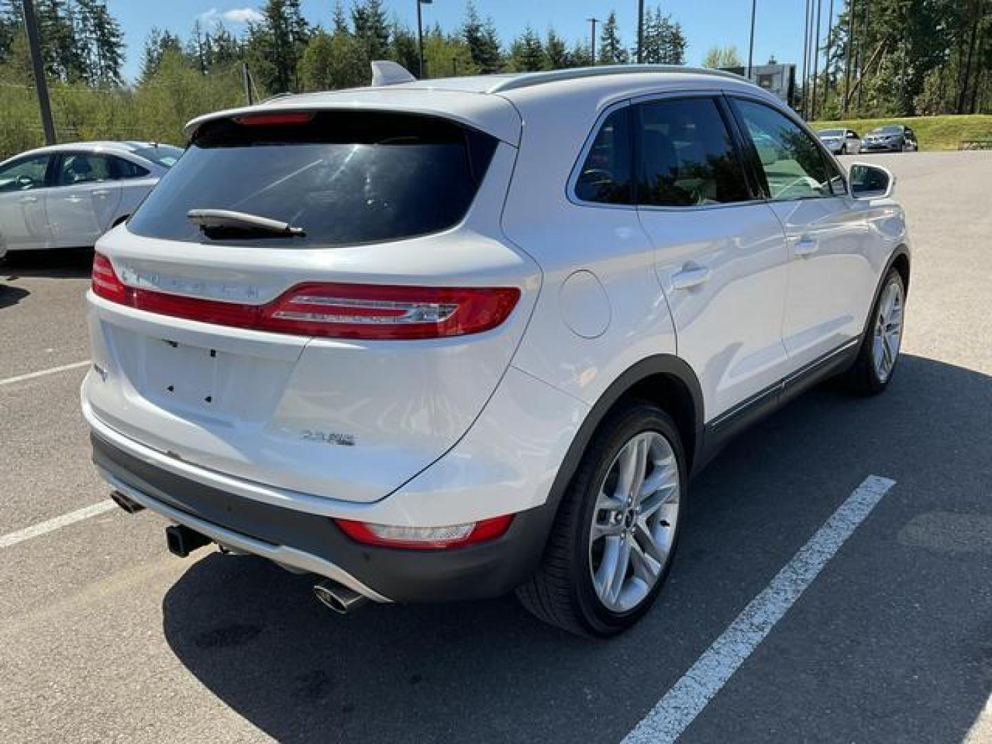 2015 White /Brown Lincoln MKC Sport Utility 4D (5LMTJ2AH7FU) , Auto, 6-Spd SelShft transmission, located at 18001 Kellogg Rd, Saucier, MS, 39574, (228) 832-1441, 39.421459, -76.641457 - Photo#4