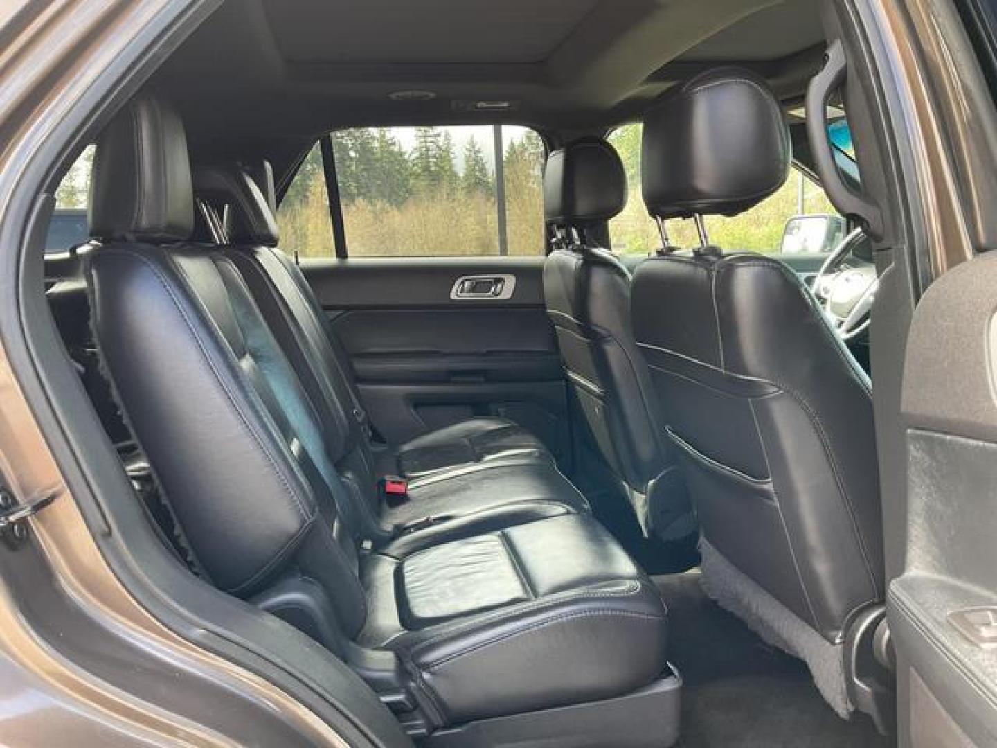 2015 Brown /Black Ford Explorer XLT Sport Utility 4D (1FM5K8D8XFG) , Auto, 6-Spd SelectShift transmission, located at 18001 Kellogg Rd, Saucier, MS, 39574, (228) 832-1441, 39.421459, -76.641457 - Photo#13