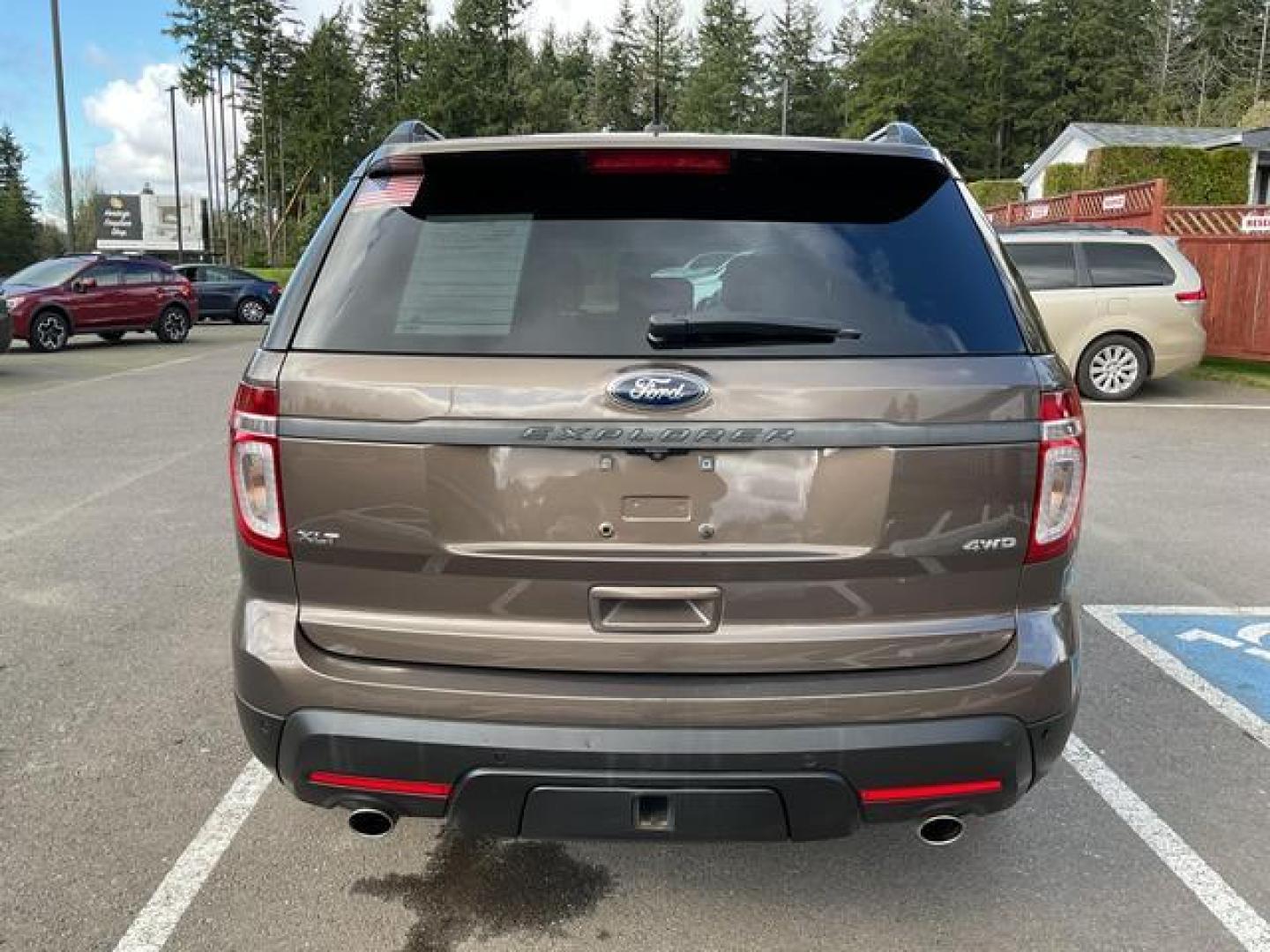 2015 Brown /Black Ford Explorer XLT Sport Utility 4D (1FM5K8D8XFG) , Auto, 6-Spd SelectShift transmission, located at 18001 Kellogg Rd, Saucier, MS, 39574, (228) 832-1441, 39.421459, -76.641457 - Photo#3