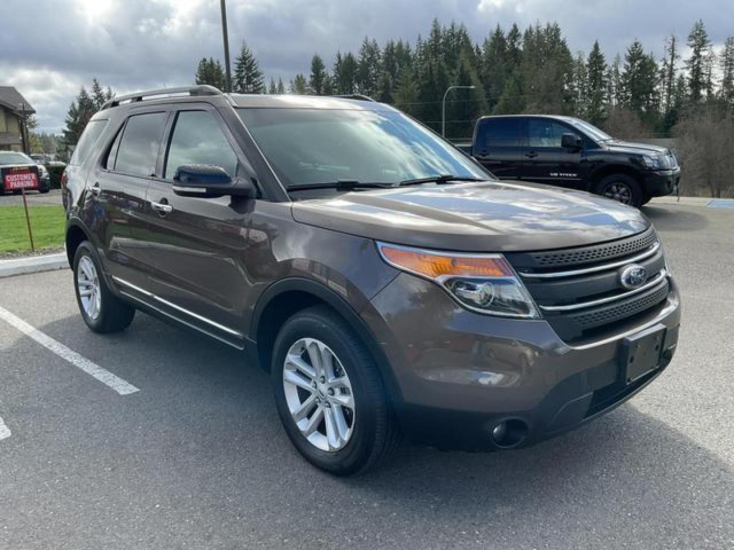 2015 Brown /Black Ford Explorer XLT Sport Utility 4D (1FM5K8D8XFG) , Auto, 6-Spd SelectShift transmission, located at 18001 Kellogg Rd, Saucier, MS, 39574, (228) 832-1441, 39.421459, -76.641457 - Photo#6