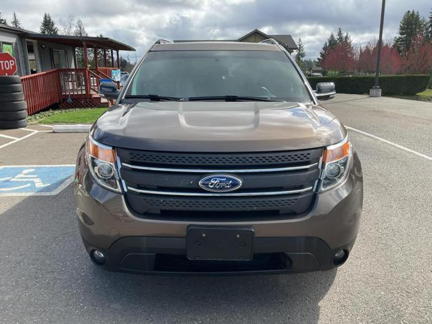 2015 Brown /Black Ford Explorer XLT Sport Utility 4D (1FM5K8D8XFG) , Auto, 6-Spd SelectShift transmission, located at 18001 Kellogg Rd, Saucier, MS, 39574, (228) 832-1441, 39.421459, -76.641457 - Photo#7