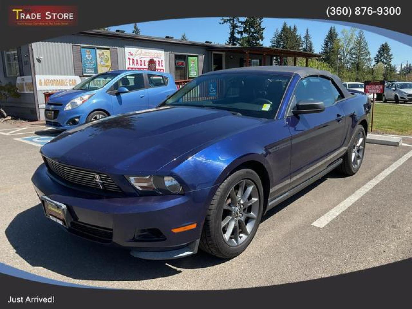 2011 Blue /Black Ford Mustang Convertible 2D (1ZVBP8EM7B5) , Automatic, 6-Spd w/Overdrive transmission, located at 18001 Kellogg Rd, Saucier, MS, 39574, (228) 832-1441, 39.421459, -76.641457 - **Dealer Statement: The Trade Store offers the nicest previously owned inventory you'll find of cars, vans, trucks and more. We offer many banks, credit unions and special financing options to fit your needs regardless of your credit, as well as sourcing of specific vehicles for qualified custom - Photo#0