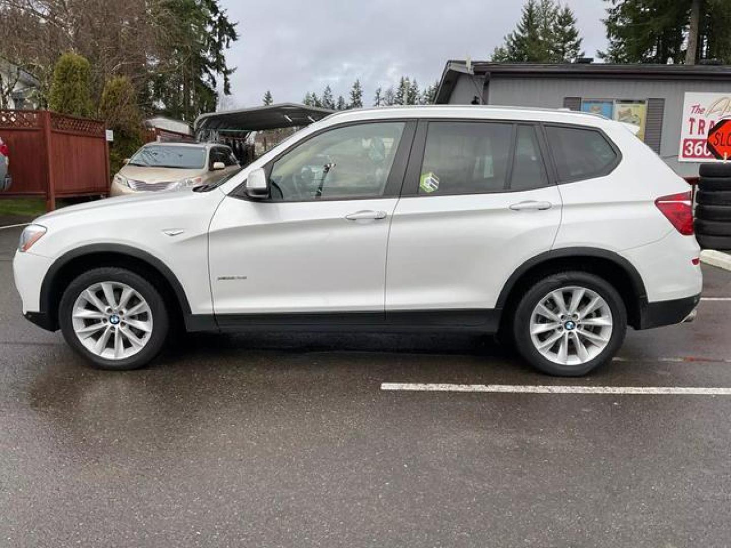 2016 White /Beige BMW X3 xDrive28i Sport Utility 4D (5UXWX9C58G0) , Auto, 8-Spd Stptrnc Spt transmission, located at 18001 Kellogg Rd, Saucier, MS, 39574, (228) 832-1441, 39.421459, -76.641457 - Photo#1