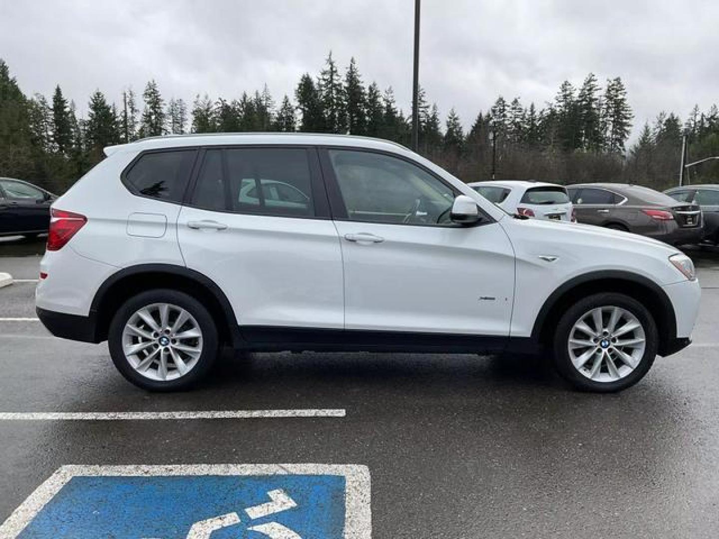 2016 White /Beige BMW X3 xDrive28i Sport Utility 4D (5UXWX9C58G0) , Auto, 8-Spd Stptrnc Spt transmission, located at 18001 Kellogg Rd, Saucier, MS, 39574, (228) 832-1441, 39.421459, -76.641457 - Photo#5