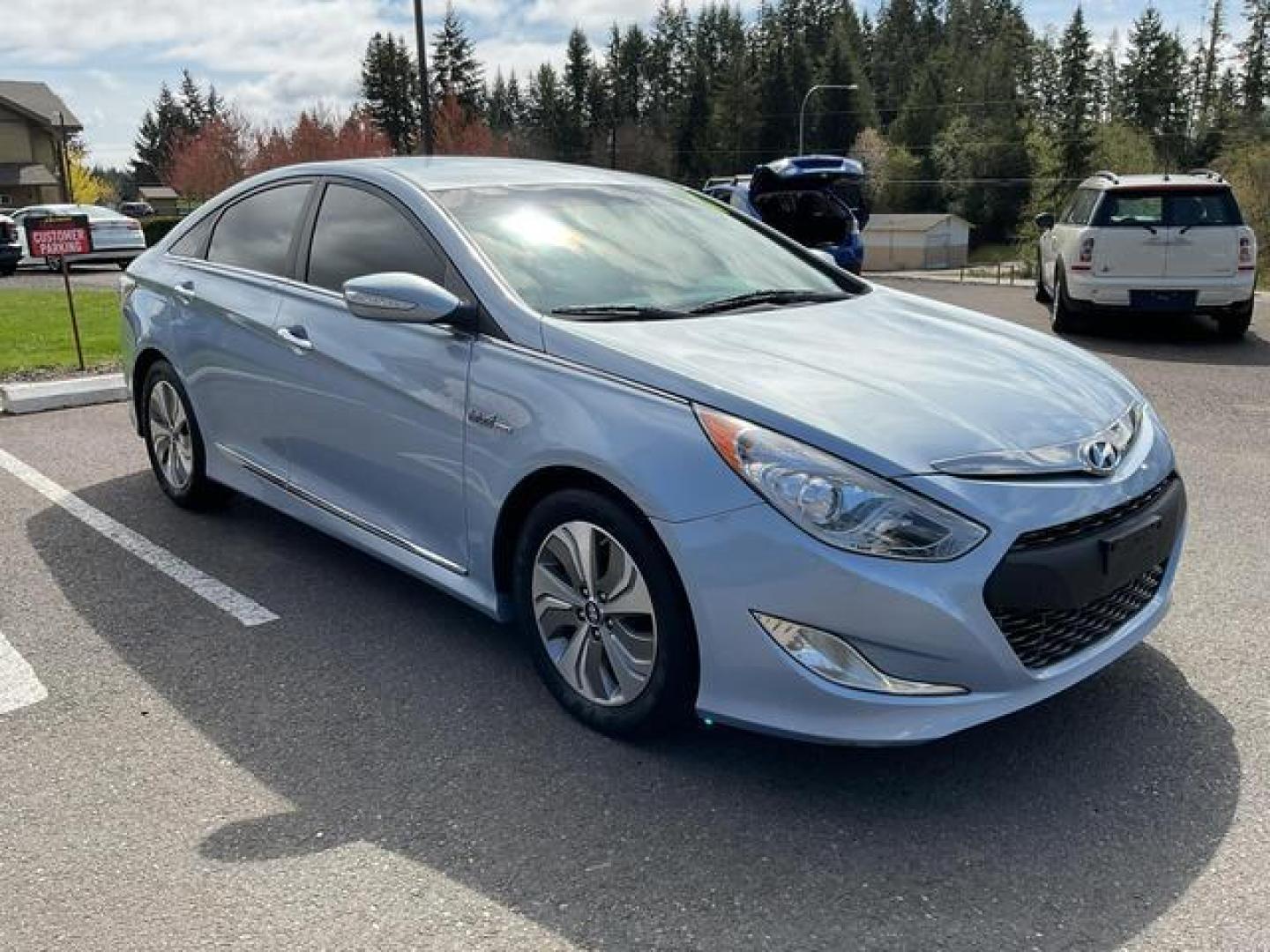 2015 Blue /Gray Hyundai Sonata Hybrid Limited Sedan 4D (KMHEC4A4XFA) , Auto, 6-Spd w/Shiftronic and Drive Mode Select transmission, located at 18001 Kellogg Rd, Saucier, MS, 39574, (228) 832-1441, 39.421459, -76.641457 - Photo#6