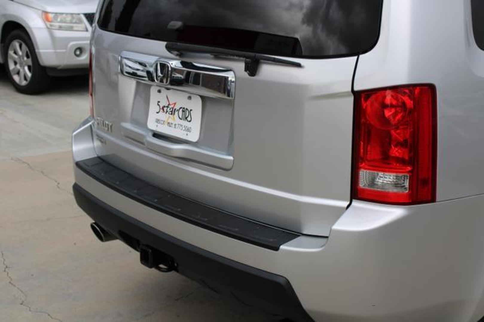 2010 Silver /Black Honda Pilot EX-L Sport Utility 4D (5FNYF3H55AB) , Automatic, 5-Spd w/Overdrive transmission, located at 18001 Kellogg Rd, Saucier, MS, 39574, (228) 832-1441, 39.421459, -76.641457 - Photo#13