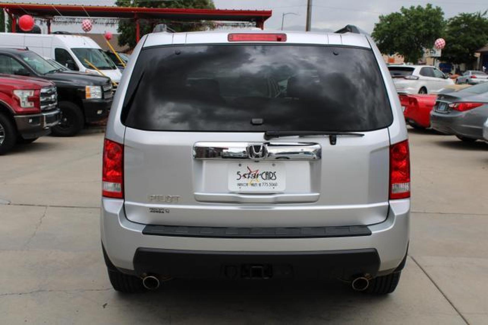 2010 Silver /Black Honda Pilot EX-L Sport Utility 4D (5FNYF3H55AB) , Automatic, 5-Spd w/Overdrive transmission, located at 18001 Kellogg Rd, Saucier, MS, 39574, (228) 832-1441, 39.421459, -76.641457 - Photo#14