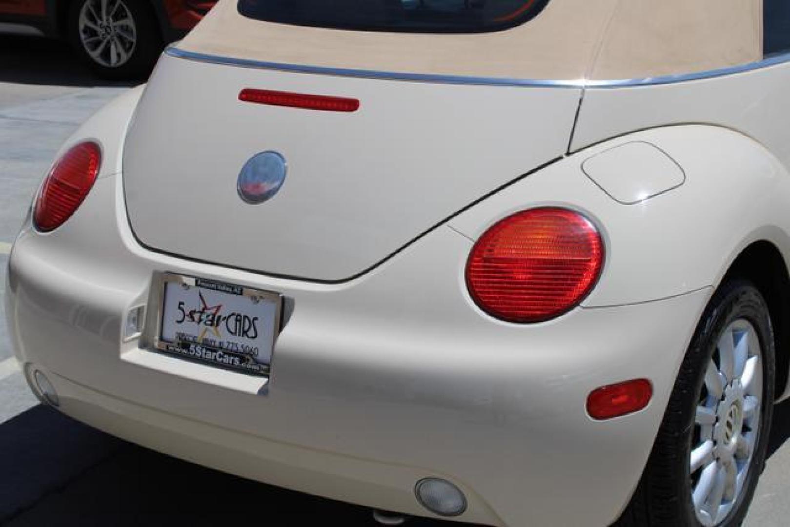 2005 White /Beige Volkswagen New Beetle GLS Convertible 2D (3VWCM31Y35M) , Automatic w/Tiptronic transmission, located at 18001 Kellogg Rd, Saucier, MS, 39574, (228) 832-1441, 39.421459, -76.641457 - ~ TEXT or CALL 928 775 5O6O ~ 5STARCARS .C0M ~** SOFT TOP CONVERTIBLE ~ GAS SAVER! ~ SUPER NICE!** EXCELLENT CONDITION! Well Taken Care of! ** READY for MANY MORE Years of Great Service!** Certified CLEAN AutoCheck w/ No Accidents/No Issues!** Front Wheel Drive ~ Hercules Tires on 16' Alloys!** 4 - Photo#12