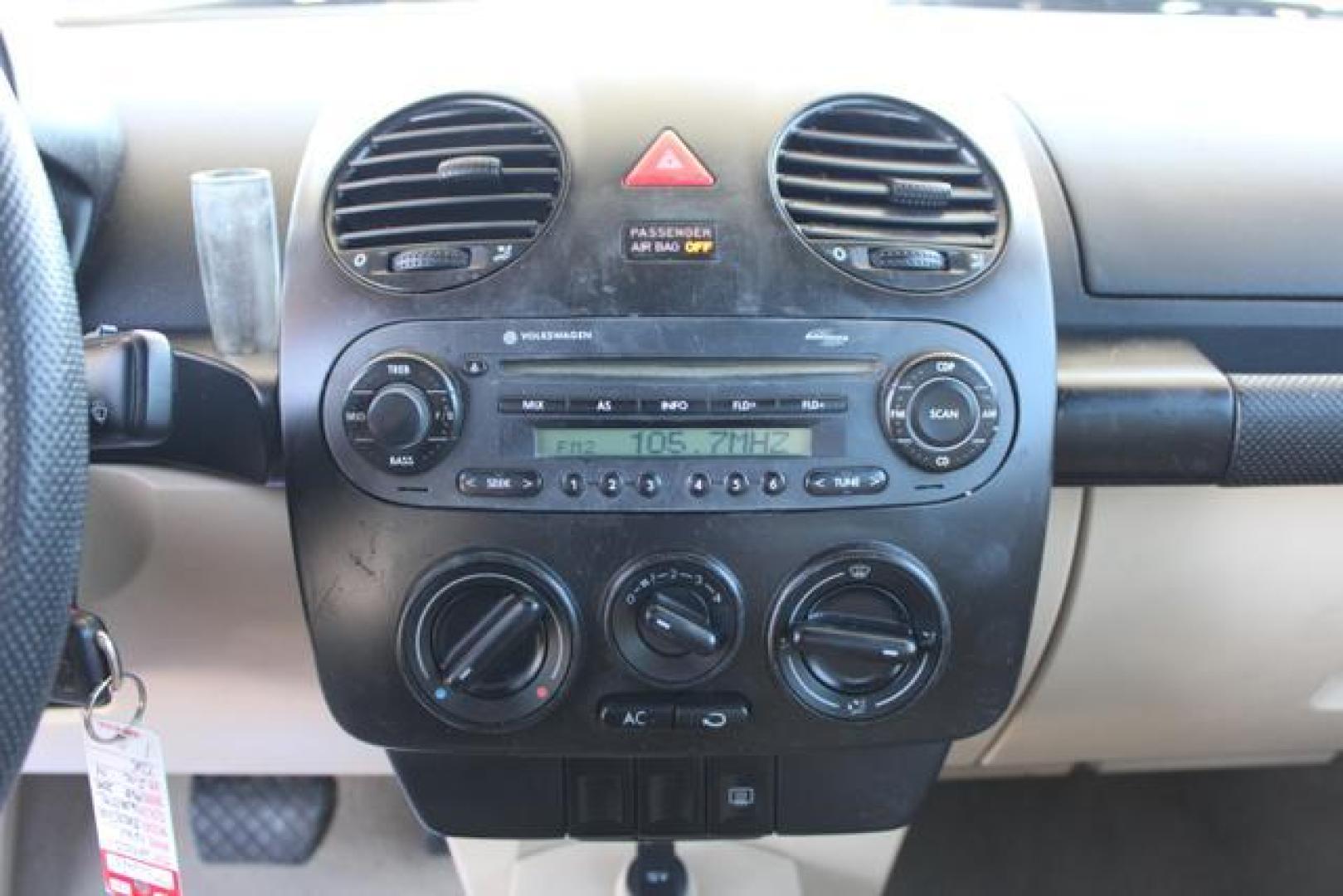 2005 White /Beige Volkswagen New Beetle GLS Convertible 2D (3VWCM31Y35M) , Automatic w/Tiptronic transmission, located at 18001 Kellogg Rd, Saucier, MS, 39574, (228) 832-1441, 39.421459, -76.641457 - ~ TEXT or CALL 928 775 5O6O ~ 5STARCARS .C0M ~** SOFT TOP CONVERTIBLE ~ GAS SAVER! ~ SUPER NICE!** EXCELLENT CONDITION! Well Taken Care of! ** READY for MANY MORE Years of Great Service!** Certified CLEAN AutoCheck w/ No Accidents/No Issues!** Front Wheel Drive ~ Hercules Tires on 16' Alloys!** 4 - Photo#6