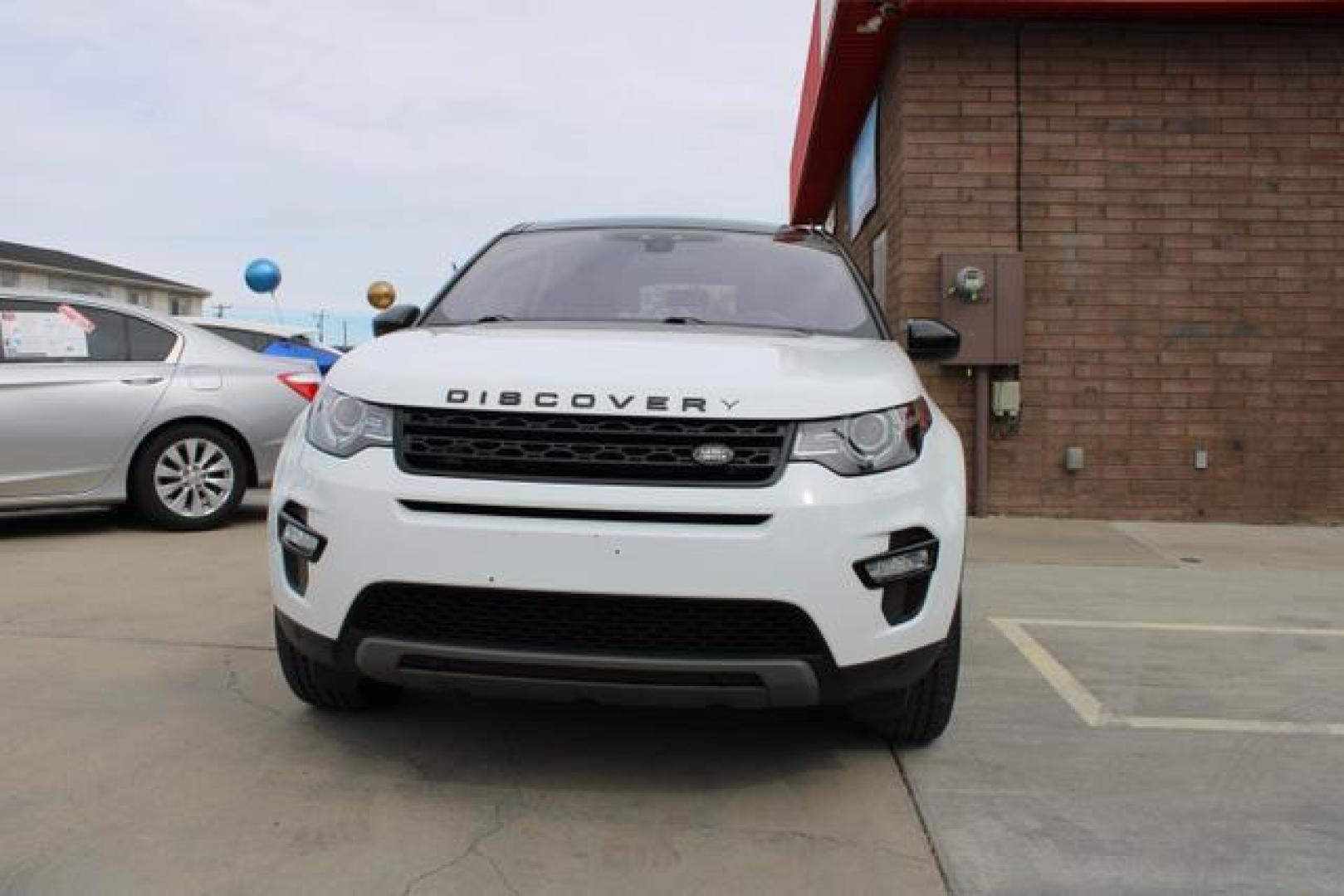 2019 White /Black Land Rover Discovery Sport HSE Sport Utility 4D (SALCR2FX5KH) , Automatic, 9-Spd transmission, located at 18001 Kellogg Rd, Saucier, MS, 39574, (228) 832-1441, 39.421459, -76.641457 - Photo#16