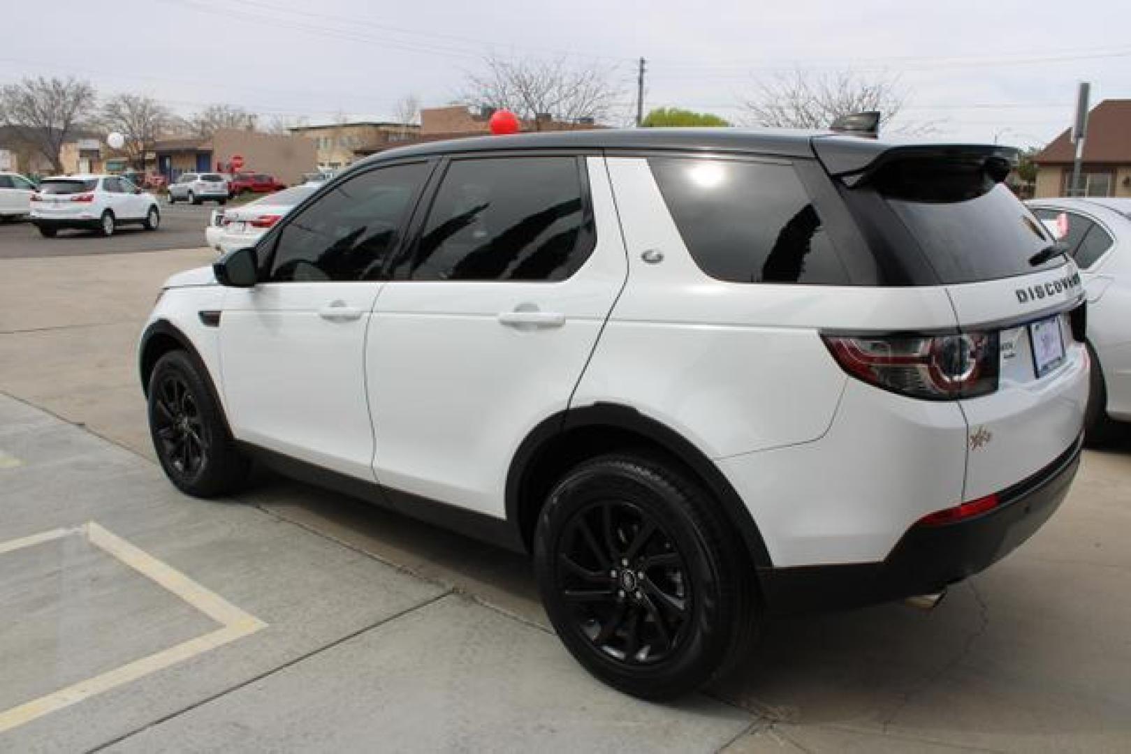 2019 White /Black Land Rover Discovery Sport HSE Sport Utility 4D (SALCR2FX5KH) , Automatic, 9-Spd transmission, located at 18001 Kellogg Rd, Saucier, MS, 39574, (228) 832-1441, 39.421459, -76.641457 - Photo#2