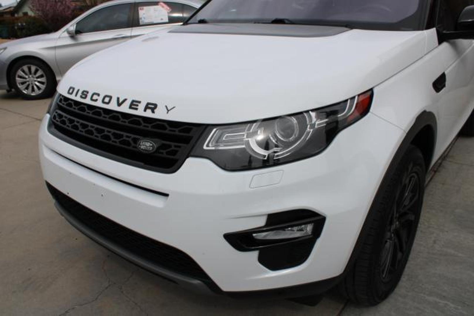 2019 White /Black Land Rover Discovery Sport HSE Sport Utility 4D (SALCR2FX5KH) , Automatic, 9-Spd transmission, located at 18001 Kellogg Rd, Saucier, MS, 39574, (228) 832-1441, 39.421459, -76.641457 - Photo#4