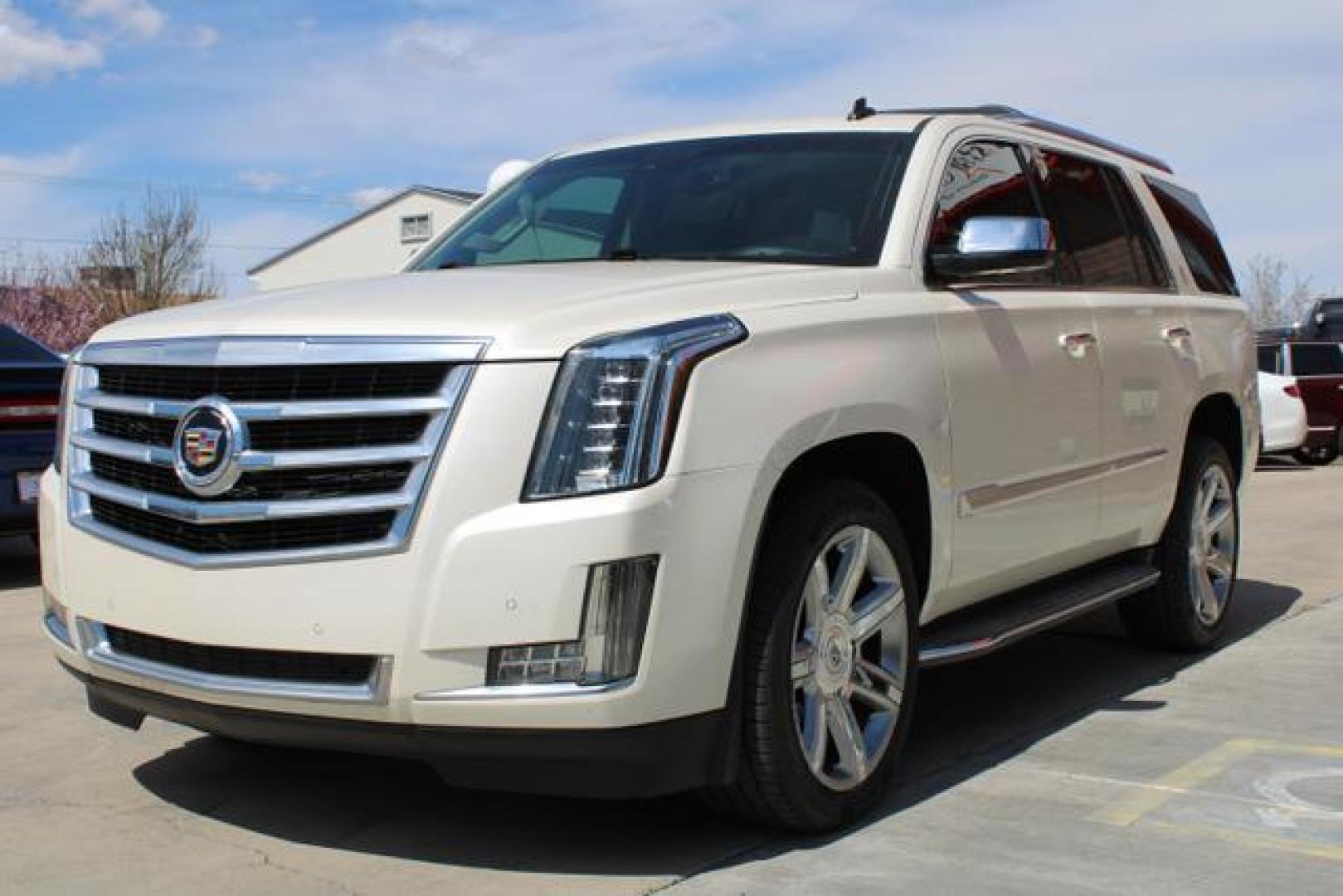 2015 White /Black Cadillac Escalade Luxury Sport Utility 4D (1GYS4BKJ6FR) , Auto, 6-Spd HD Overdrive transmission, located at 18001 Kellogg Rd, Saucier, MS, 39574, (228) 832-1441, 39.421459, -76.641457 - ~ TEXT or CALL 928 775 5O6O ~ 5STARCARS .C0M ~** FOUR WHEEL DRIVE! ~ LOADED ESCALADE LUXURY! ~ SUPER NICE!** EXCEPTIONAL CONDITION! Well Taken Care of! ** Inspected - Tested - Professionally Serviced and Renewed!** READY for MANY MORE Years of Service! CLEAN AutoCheck!** 1000mile/1month WARRANTY - Photo#1