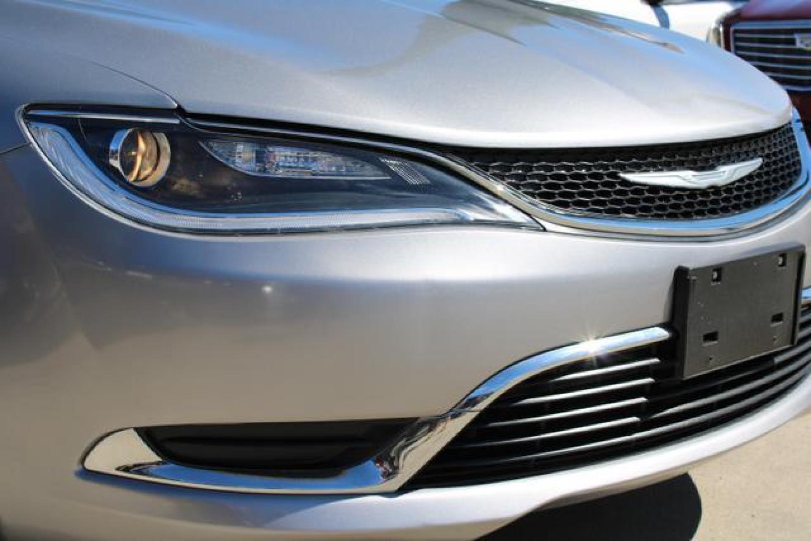 2016 Silver /Black Chrysler 200 Limited Platinum Sedan 4D (1C3CCCAB5GN) , Automatic, 9-Spd transmission, located at 18001 Kellogg Rd, Saucier, MS, 39574, (228) 832-1441, 39.421459, -76.641457 - Photo#17