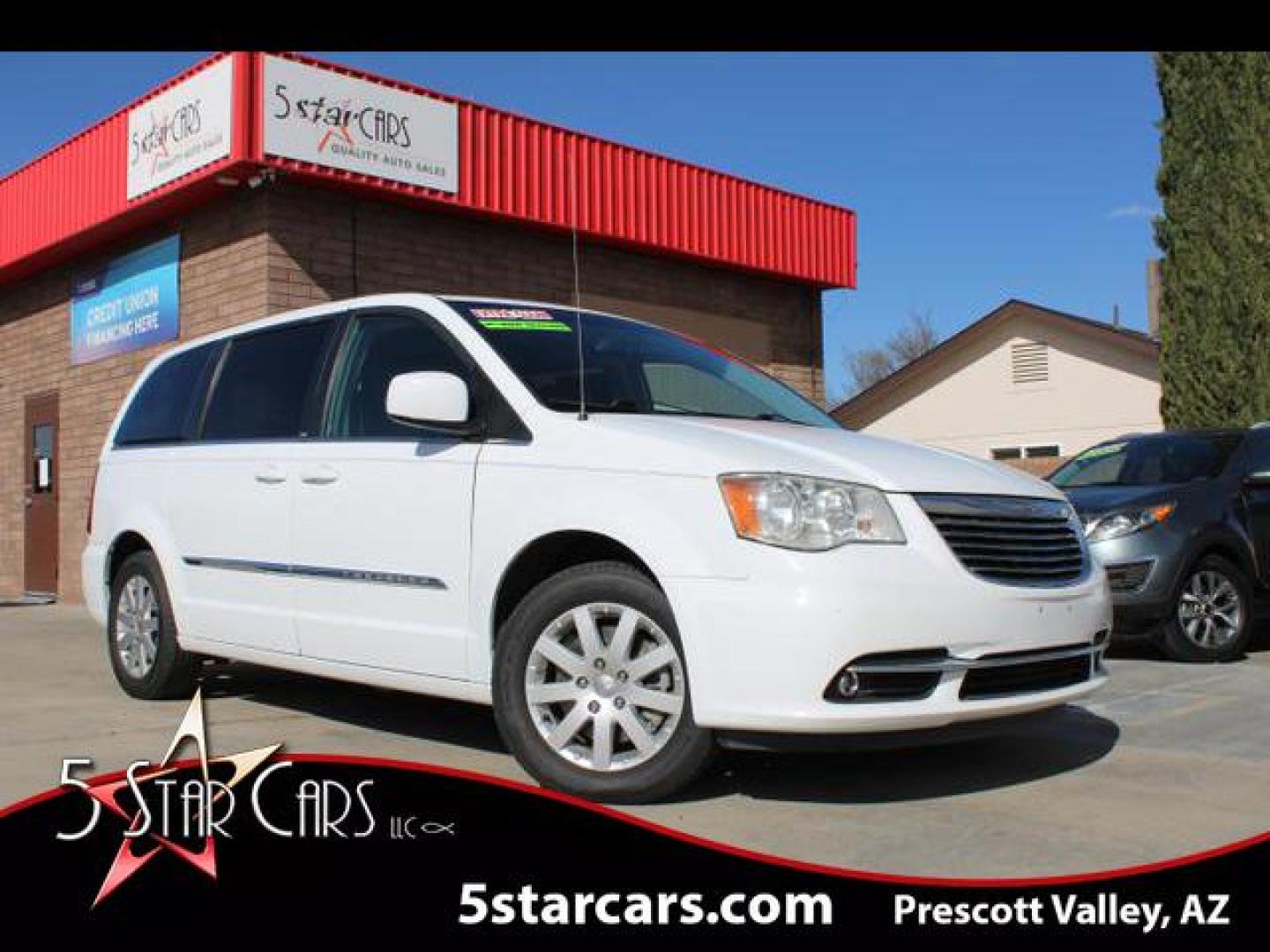 2014 White /Black Chrysler Town and Country Touring Minivan 4D (2C4RC1BGXER) , Auto, 6-Spd AutoStick transmission, located at 18001 Kellogg Rd, Saucier, MS, 39574, (228) 832-1441, 39.421459, -76.641457 - Photo#0