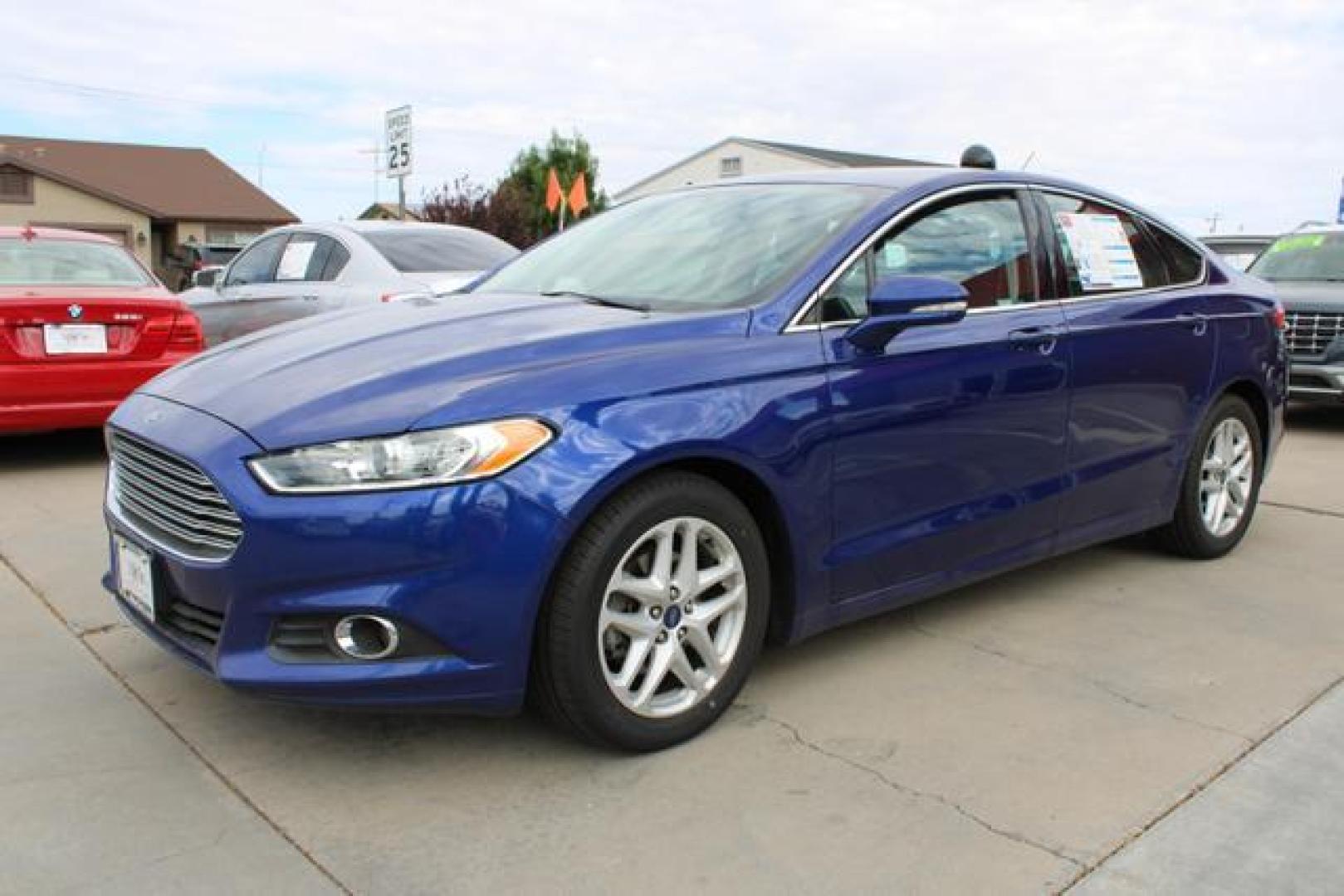 2016 Blue /Black Ford Fusion SE Sedan 4D (3FA6P0HD1GR) , Auto, 6-Spd SelectShift transmission, located at 18001 Kellogg Rd, Saucier, MS, 39574, (228) 832-1441, 39.421459, -76.641457 - Photo#3