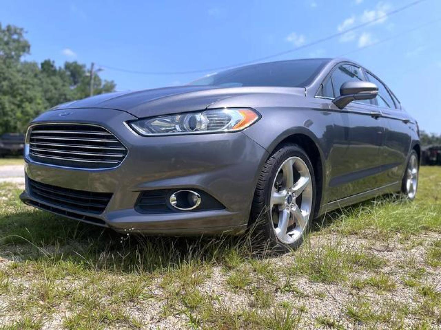 2014 Gray /Black Ford Fusion SE Sedan 4D (1FA6P0HD1E5) , Automatic, 6-Spd transmission, located at 18001 Kellogg Rd, Saucier, MS, 39574, (228) 832-1441, 139.421463, -76.641457 - '' E-Z FINANCING!! '' 2014 Ford Fusion SE Sedan 4D ~ Clean Carfax, Well Maintained, CARFAX Great Value, CARFAX APPROVED, LOW DOWN PAYMENT, SKIP YOUR FIRST PAYMENT, IRON CLAD Warranty, AND MUCH MORE !!We have ALL TYPES OF FINANCING OPTIONS! This Books out for $12,030 - Buy it today for only $10,295 ! - Photo#10