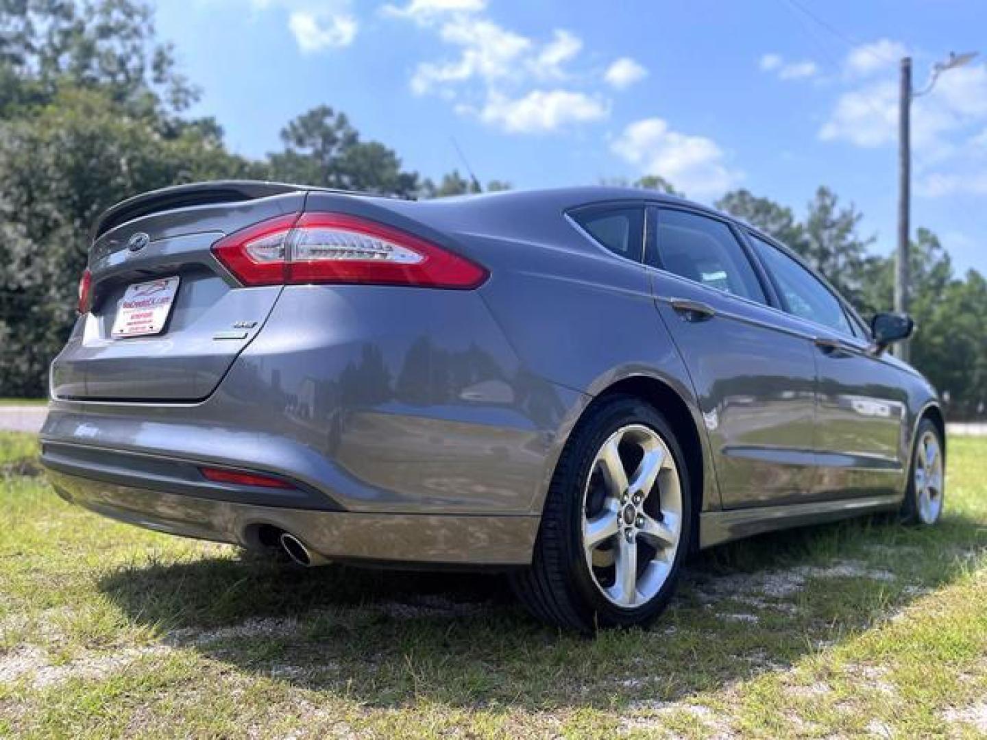 2014 Gray /Black Ford Fusion SE Sedan 4D (1FA6P0HD1E5) , Automatic, 6-Spd transmission, located at 18001 Kellogg Rd, Saucier, MS, 39574, (228) 832-1441, 139.421463, -76.641457 - '' E-Z FINANCING!! '' 2014 Ford Fusion SE Sedan 4D ~ Clean Carfax, Well Maintained, CARFAX Great Value, CARFAX APPROVED, LOW DOWN PAYMENT, SKIP YOUR FIRST PAYMENT, IRON CLAD Warranty, AND MUCH MORE !!We have ALL TYPES OF FINANCING OPTIONS! This Books out for $12,030 - Buy it today for only $10,295 ! - Photo#13