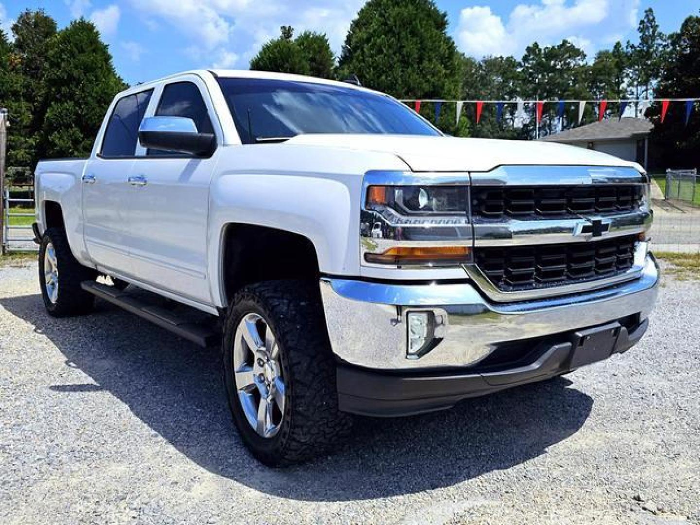 2017 White /Black Chevrolet Silverado 1500 Crew Cab LT Pickup 4D 5 3/4 ft (3GCPCREC3HG) , Auto, 6-Spd HD Overdrive transmission, located at 18001 Kellogg Rd, Saucier, MS, 39574, (228) 832-1441, 139.421463, -76.641457 - Photo#20