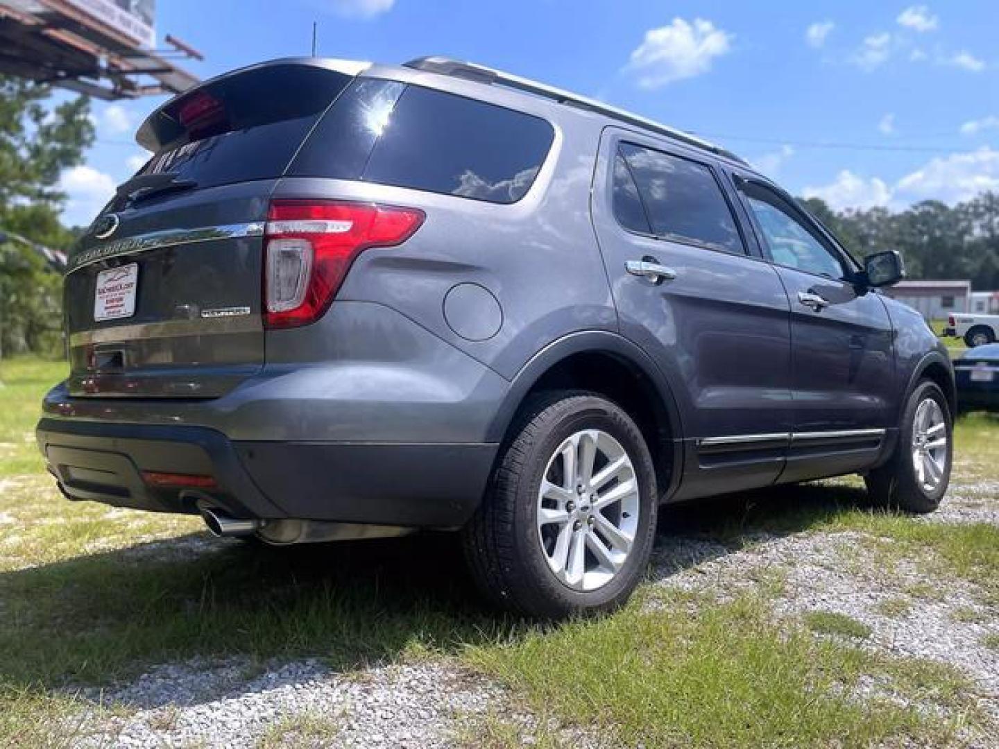 2014 Gray /Gray Ford Explorer XLT Sport Utility 4D (1FM5K7D86EG) , Automatic, 6-Spd transmission, located at 18001 Kellogg Rd, Saucier, MS, 39574, (228) 832-1441, 139.421463, -76.641457 - '' E-Z FINANCING!! '' 2014 Ford Explorer XLT ~ 1-Owner! Well Maintained, CARFAX Great Value - CARFAX APPROVED, LOW DOWN PAYMENT, SKIP YOUR FIRST PAYMENT, IRON CLAD Warranty, AND MUCH MORE !!We have ALL TYPES OF FINANCING OPTIONS! This Books out for $11,520 - Buy it today for only $8,795 !! Easy easy - Photo#11