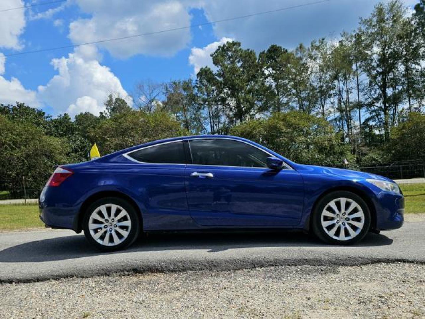 2008 Honda Accord EX-L Coupe 2D (1HGCS22888A) , Auto, 5-Spd Overdrive transmission, located at 18001 Kellogg Rd, Saucier, MS, 39574, (228) 832-1441, 139.421463, -76.641457 - Photo#3