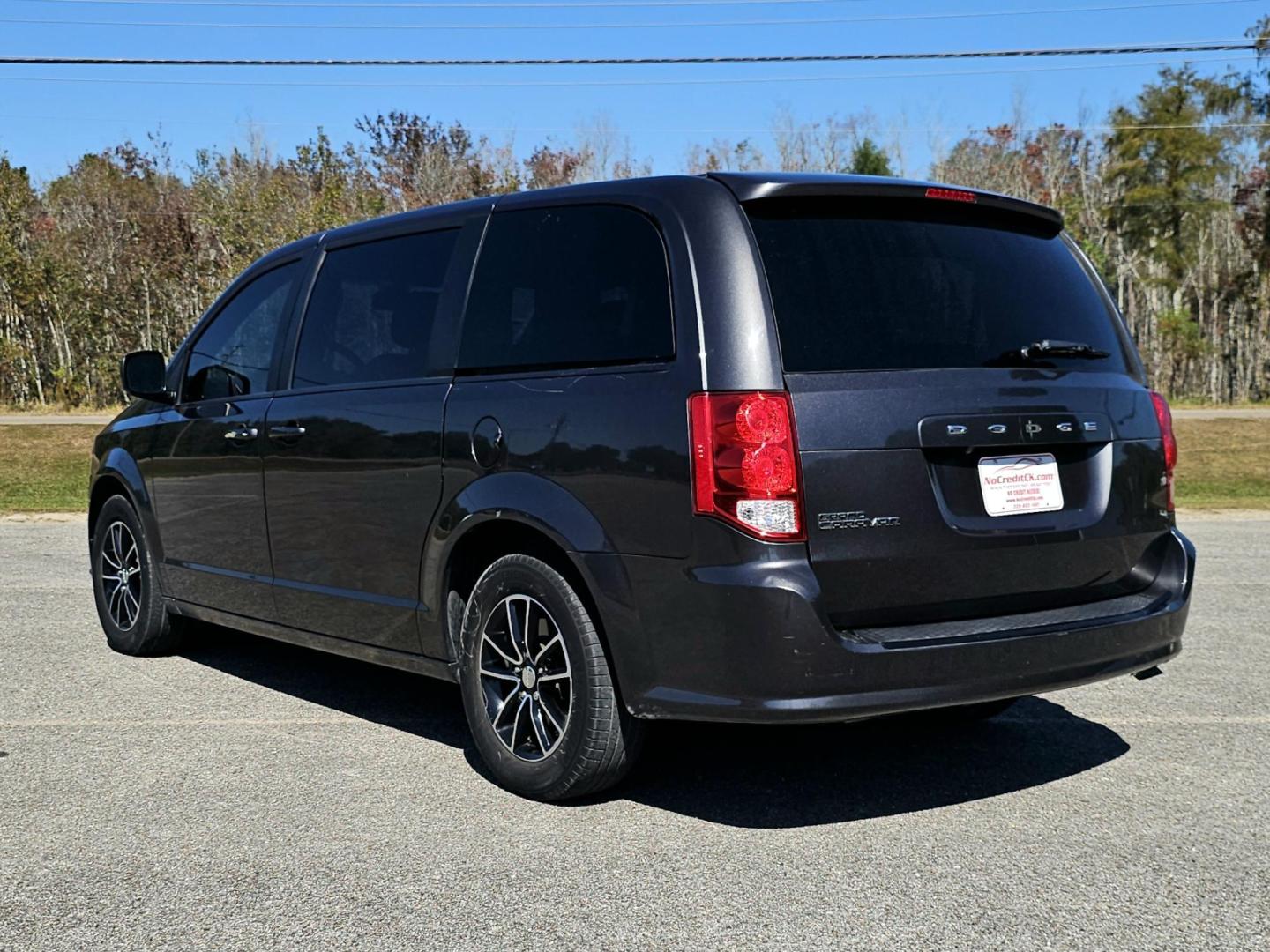 2019 Grey /BLACK Dodge Grand Caravan SE Plus (2C4RDGBG4KR) with an 3.6L V6 DOHC 24V engine, 6A transmission, located at 18001 Kellogg Rd, Saucier, MS, 39574, (228) 832-1441, 139.421463, -76.641457 - Photo#5