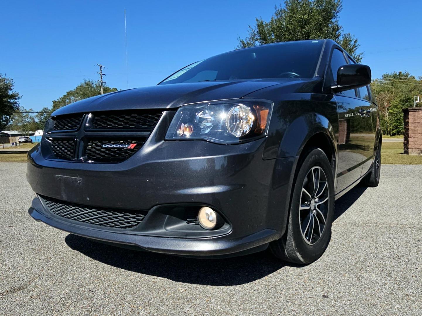 2019 Grey /BLACK Dodge Grand Caravan SE Plus (2C4RDGBG4KR) with an 3.6L V6 DOHC 24V engine, 6A transmission, located at 18001 Kellogg Rd, Saucier, MS, 39574, (228) 832-1441, 139.421463, -76.641457 - Photo#6