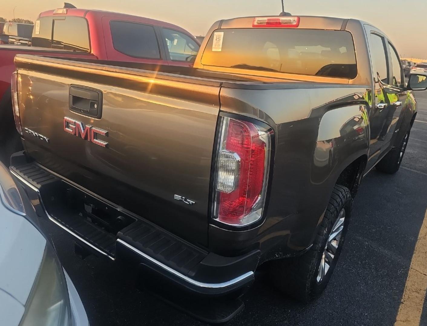 2015 BRONZE GOLD /BEIGE LEATHER GMC Canyon SLT Crew Cab 2WD Short Box (1GTG5CE37F1) with an 3.6L V6 DOHC 24V engine, 6-Speed Automatic transmission, located at 18001 Kellogg Rd, Saucier, MS, 39574, (228) 832-1441, 139.421463, -76.641457 - 2015 GMC Canyon SLE 4DOOR 2WD FUEL SAVER, EXTREMELY WELL MAINTAINED, HIGHWAY MILES, CARFAX CHECKED OUT, DEALER SERVICED, OUR SERVICE TECH HAS INSPECTED THIS CAR AND CHECKED IT OUT. GREAT EZ FAST FINANCING, BOOK VALUE $25,700. BUY IT NOW $20,989.00.. AND OUR LEANDING BANK FINANCING GETS YOU ROLLI - Photo#2