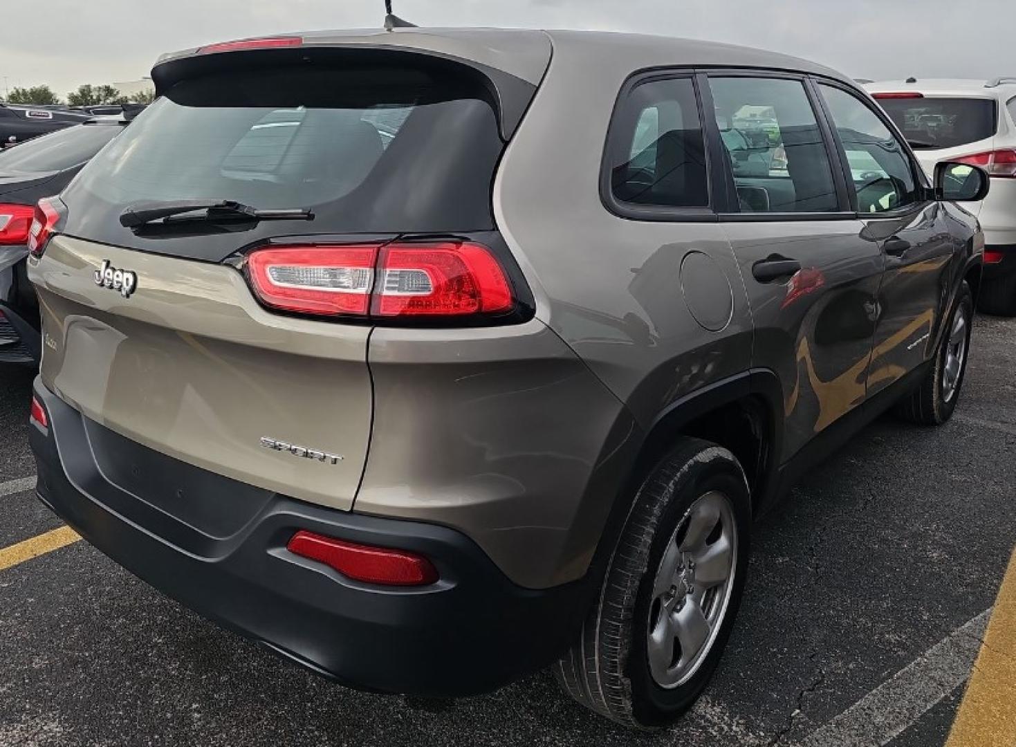 2017 SILVER BRONZE /BAIGE Jeep Cherokee Sport FWD (1C4PJLAB8HW) with an 2.4L L4 DOHC 16V engine, 9A transmission, located at 18001 Kellogg Rd, Saucier, MS, 39574, (228) 832-1441, 139.421463, -76.641457 - E-Z FINANCING!! 2017 Jeep Cherokee Sport LIMITED ~ GREAT FUEL ECONOMY! 1-Owner! Well Maintained, CARFAX APPROVED, LOW DOWN PAYMENT, SKIP YOUR FIRST PAYMENT, IRON CLAD Warranty, AND MUCH MORE !! We have ALL TYPES OF FINANCING OPTIONS! This Books out for $12,940 - Buy it today for only $10,989 !! - Photo#5