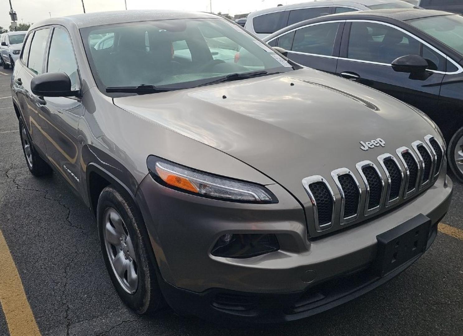 2017 SILVER BRONZE /BAIGE Jeep Cherokee Sport FWD (1C4PJLAB8HW) with an 2.4L L4 DOHC 16V engine, 9A transmission, located at 18001 Kellogg Rd, Saucier, MS, 39574, (228) 832-1441, 139.421463, -76.641457 - E-Z FINANCING!! 2017 Jeep Cherokee Sport LIMITED ~ GREAT FUEL ECONOMY! 1-Owner! Well Maintained, CARFAX APPROVED, LOW DOWN PAYMENT, SKIP YOUR FIRST PAYMENT, IRON CLAD Warranty, AND MUCH MORE !! We have ALL TYPES OF FINANCING OPTIONS! This Books out for $12,940 - Buy it today for only $10,989 !! - Photo#6