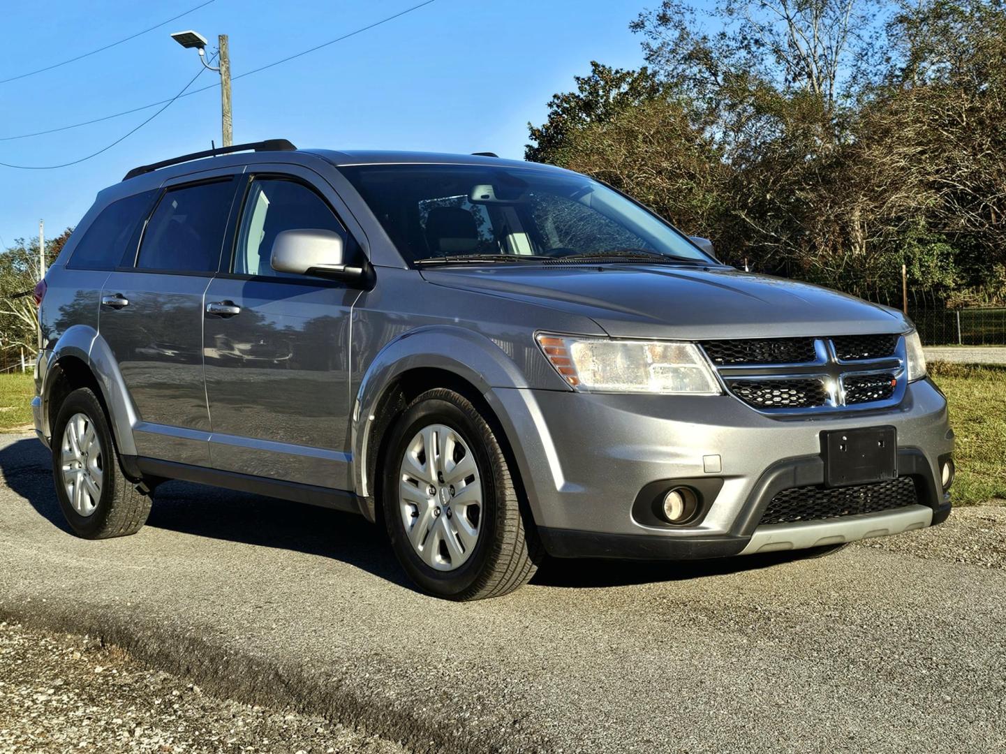 2018 SILVER /GRAY/BLACK Dodge Journey SXT (3C4PDCBG9JT) with an 3.6L V6 DOHC 24V engine, 4A transmission, located at 18001 Kellogg Rd, Saucier, MS, 39574, (228) 832-1441, 139.421463, -76.641457 - Photo#0