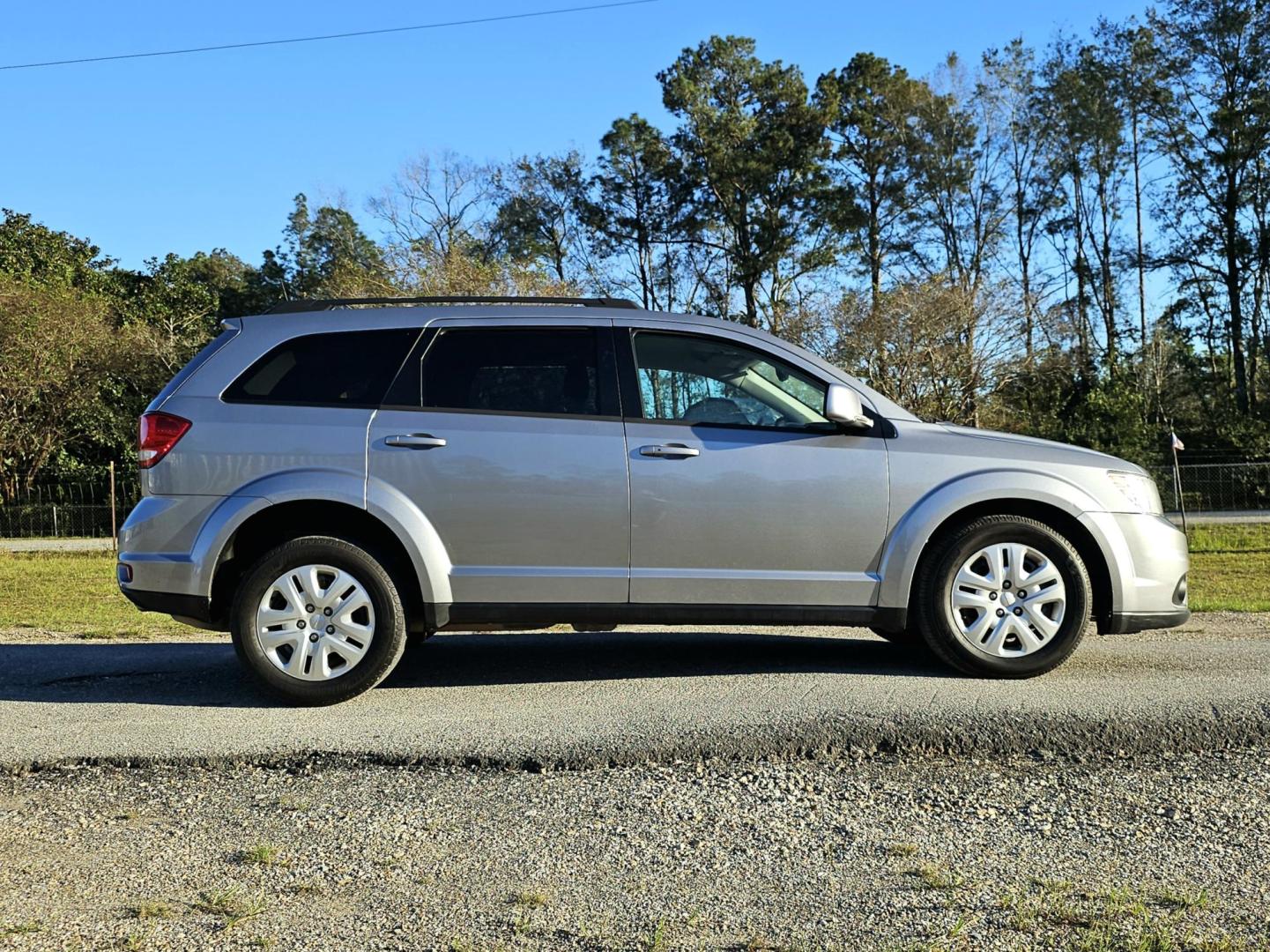 2018 SILVER /GRAY/BLACK Dodge Journey SXT (3C4PDCBG9JT) with an 3.6L V6 DOHC 24V engine, 4A transmission, located at 18001 Kellogg Rd, Saucier, MS, 39574, (228) 832-1441, 139.421463, -76.641457 - Photo#2