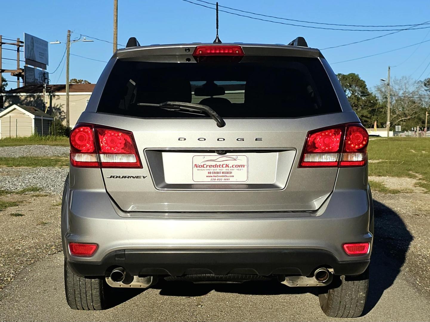 2018 SILVER /GRAY/BLACK Dodge Journey SXT (3C4PDCBG9JT) with an 3.6L V6 DOHC 24V engine, 4A transmission, located at 18001 Kellogg Rd, Saucier, MS, 39574, (228) 832-1441, 139.421463, -76.641457 - Photo#4