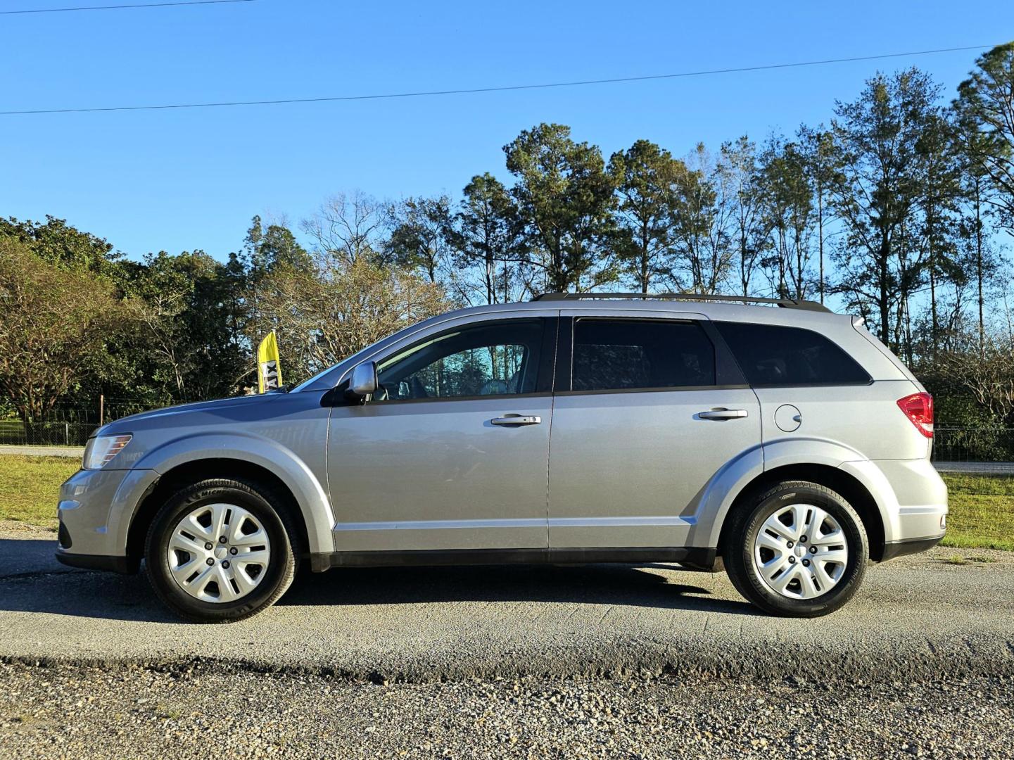 2018 SILVER /GRAY/BLACK Dodge Journey SXT (3C4PDCBG9JT) with an 3.6L V6 DOHC 24V engine, 4A transmission, located at 18001 Kellogg Rd, Saucier, MS, 39574, (228) 832-1441, 139.421463, -76.641457 - Photo#5