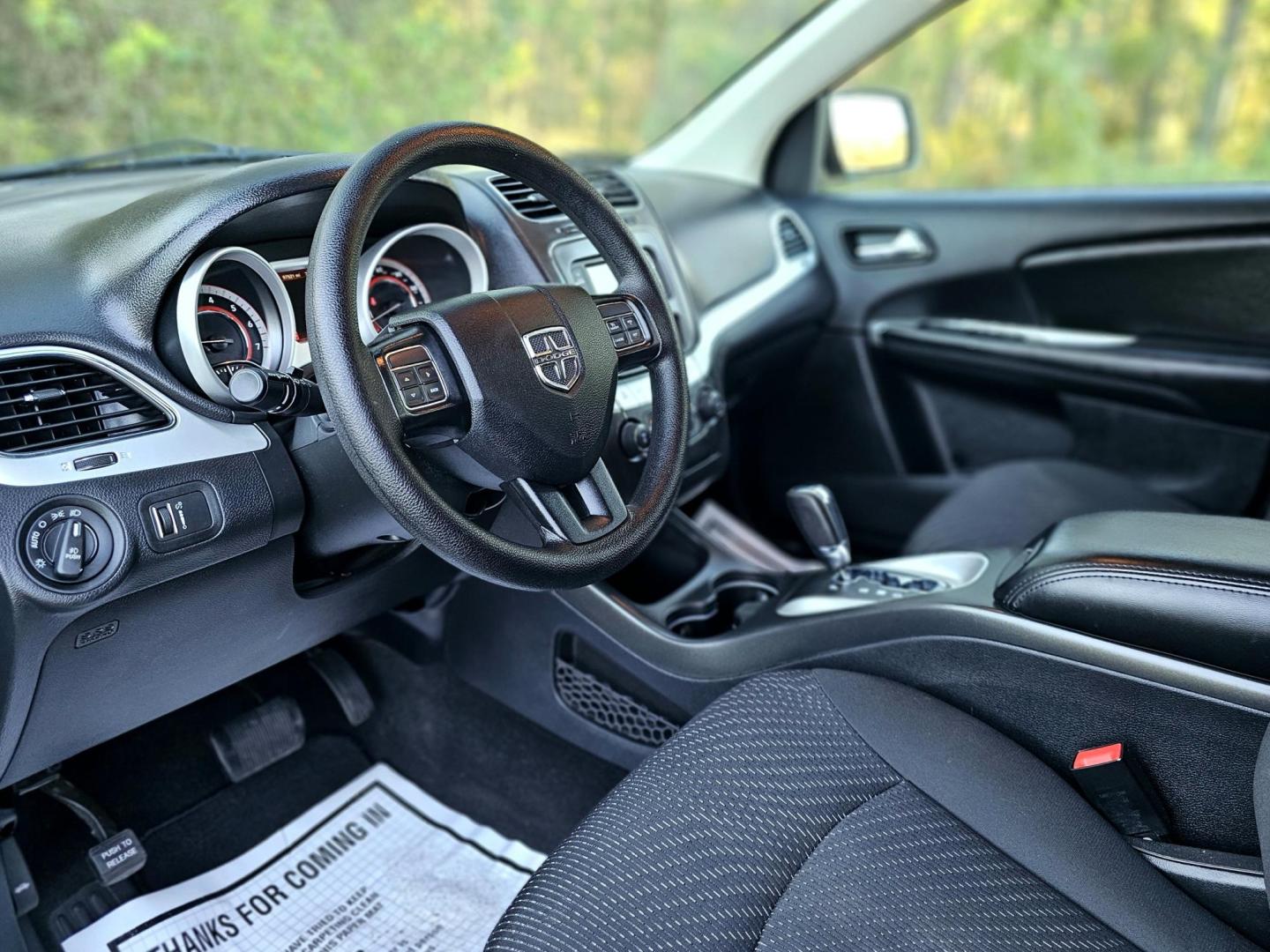 2018 SILVER /GRAY/BLACK Dodge Journey SXT (3C4PDCBG9JT) with an 3.6L V6 DOHC 24V engine, 4A transmission, located at 18001 Kellogg Rd, Saucier, MS, 39574, (228) 832-1441, 139.421463, -76.641457 - Photo#8