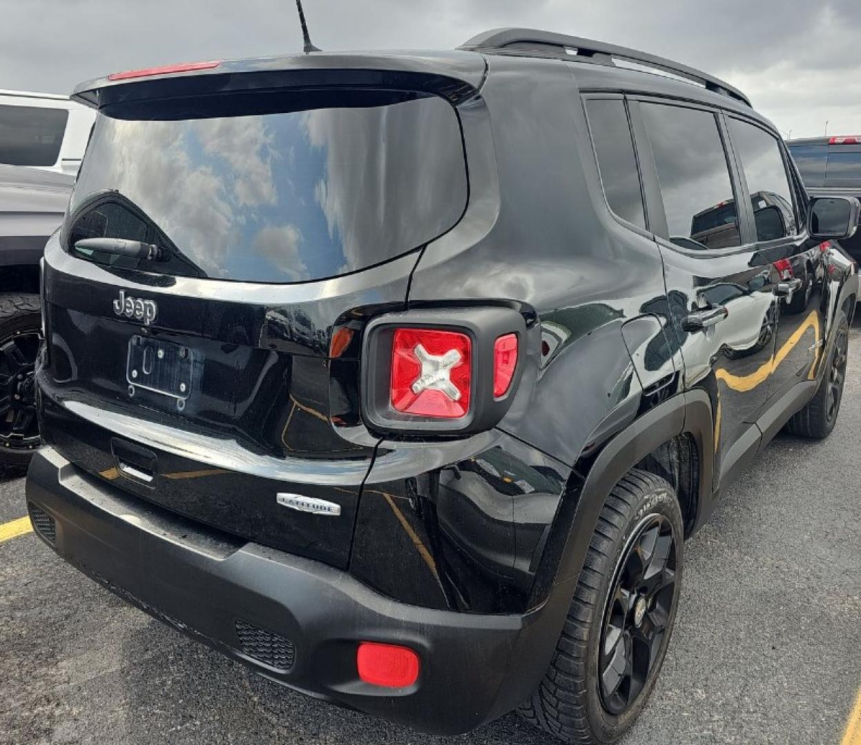 2018 Black /BLACK Jeep Renegade Latitude FWD (ZACCJABB4JP) with an 2.4L L4 DOHC 16V engine, 6M transmission, located at 18001 Kellogg Rd, Saucier, MS, 39574, (228) 832-1441, 139.421463, -76.641457 - 2018 Jeep Renegade Latitude **EZ FAST FINANCING** LIMITED ~ GREAT FUEL ECONOMY! 1-Owner! Well Maintained, CARFAX APPROVED, LOW DOWN PAYMENT, SKIP YOUR FIRST PAYMENT, IRON CLAD Warranty, AND MUCH MORE !! We have ALL TYPES OF FINANCING OPTIONS! This Books out for 15,940 - {{Buy it today for only - Photo#4