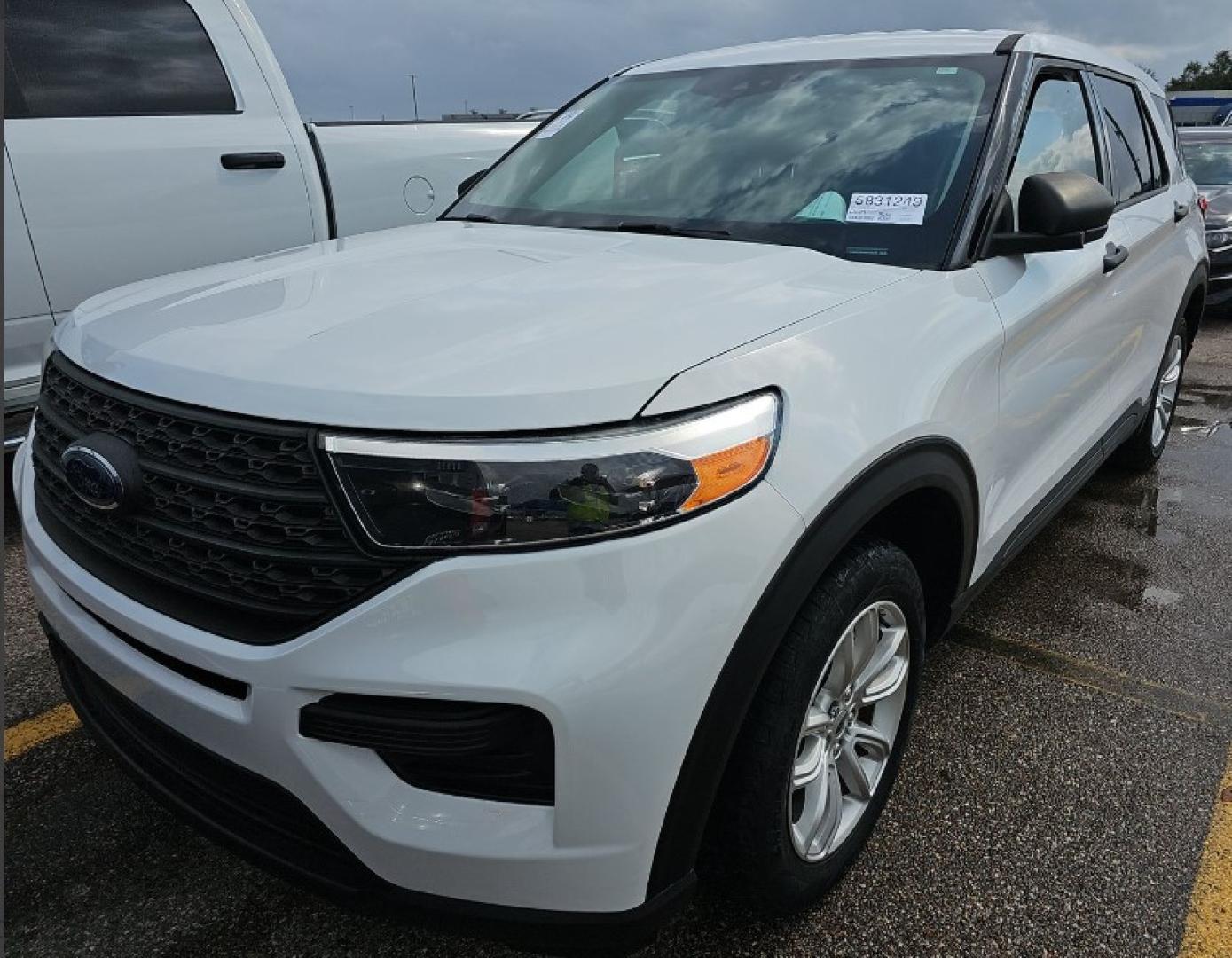 2021 White /GARY/BLACK Ford Explorer Base (1FMSK7BH9MG) with an 2.3L L4 DOHC 16V engine, 10A transmission, located at 18001 Kellogg Rd, Saucier, MS, 39574, (228) 832-1441, 139.421463, -76.641457 - Photo#2