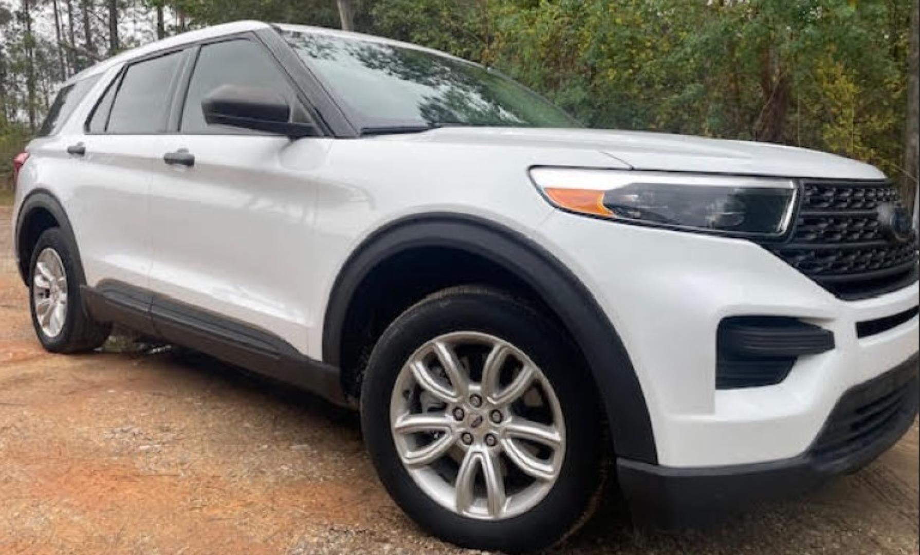 2021 White /GARY/BLACK Ford Explorer Base (1FMSK7BH9MG) with an 2.3L L4 DOHC 16V engine, 10A transmission, located at 18001 Kellogg Rd, Saucier, MS, 39574, (228) 832-1441, 139.421463, -76.641457 - Photo#0