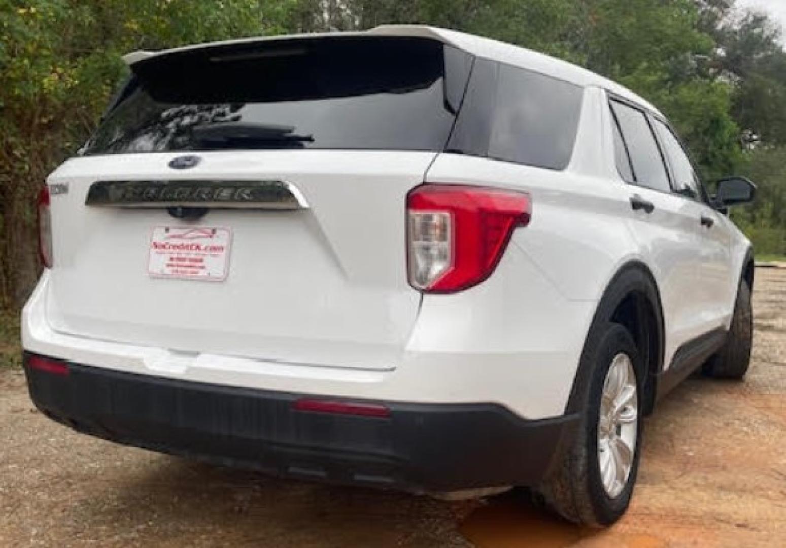 2021 White /GARY/BLACK Ford Explorer Base (1FMSK7BH9MG) with an 2.3L L4 DOHC 16V engine, 10A transmission, located at 18001 Kellogg Rd, Saucier, MS, 39574, (228) 832-1441, 139.421463, -76.641457 - Photo#21