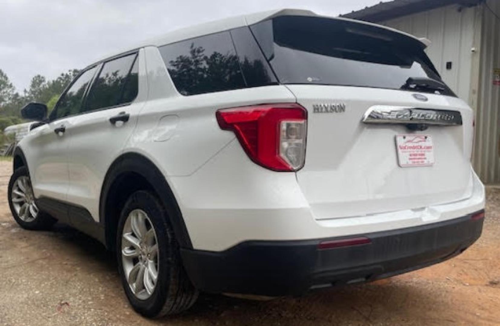 2021 White /GARY/BLACK Ford Explorer Base (1FMSK7BH9MG) with an 2.3L L4 DOHC 16V engine, 10A transmission, located at 18001 Kellogg Rd, Saucier, MS, 39574, (228) 832-1441, 139.421463, -76.641457 - Photo#22