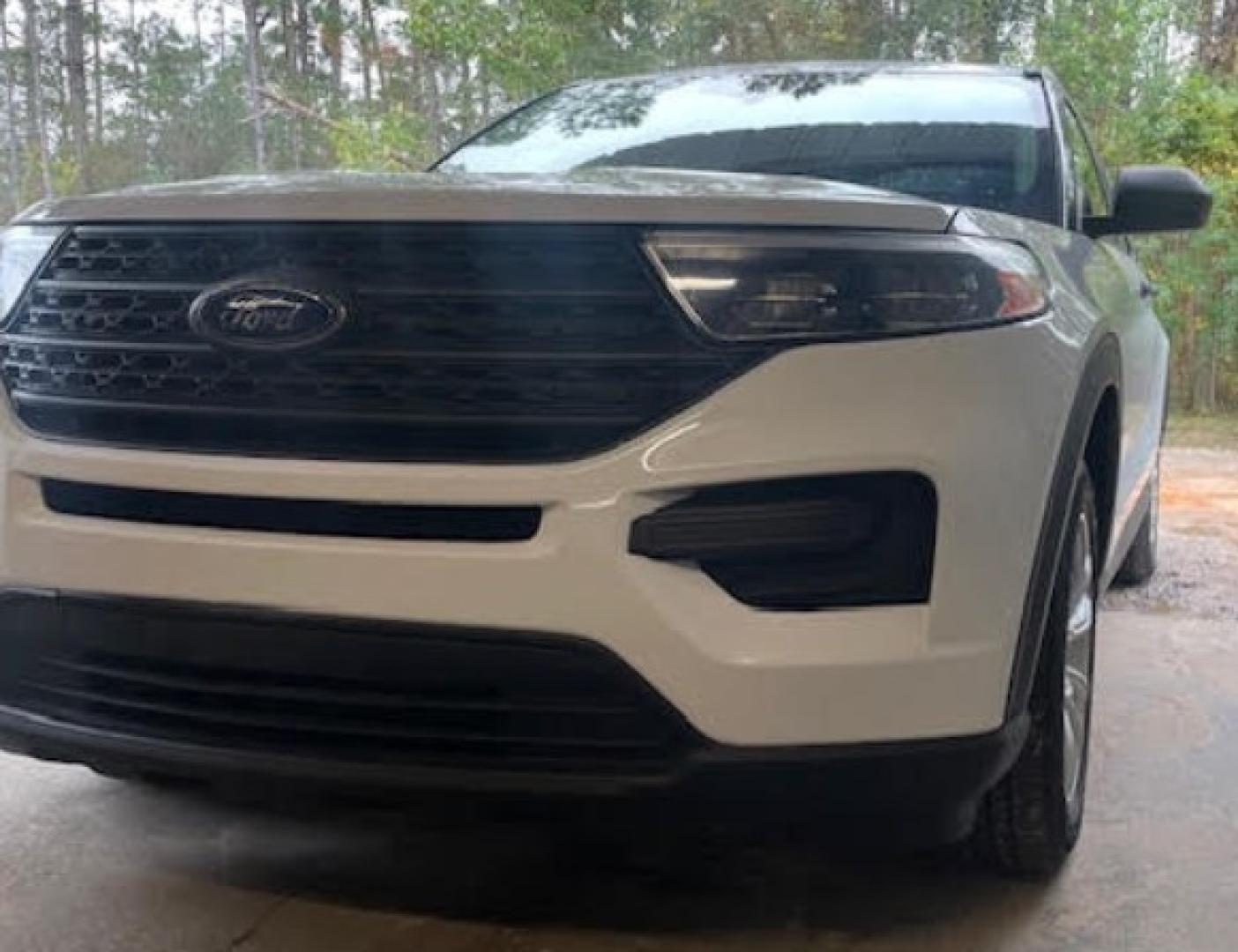 2021 White /GARY/BLACK Ford Explorer Base (1FMSK7BH9MG) with an 2.3L L4 DOHC 16V engine, 10A transmission, located at 18001 Kellogg Rd, Saucier, MS, 39574, (228) 832-1441, 139.421463, -76.641457 - Photo#18