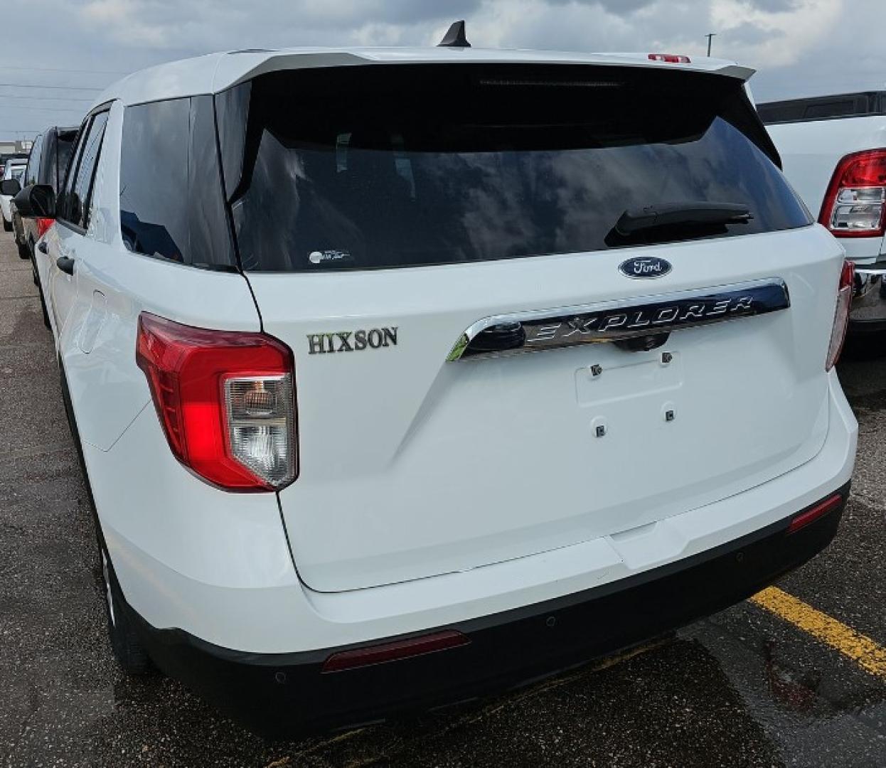 2021 White /GARY/BLACK Ford Explorer Base (1FMSK7BH9MG) with an 2.3L L4 DOHC 16V engine, 10A transmission, located at 18001 Kellogg Rd, Saucier, MS, 39574, (228) 832-1441, 139.421463, -76.641457 - Photo#8