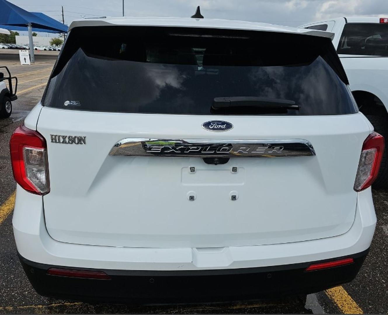 2021 White /GARY/BLACK Ford Explorer Base (1FMSK7BH9MG) with an 2.3L L4 DOHC 16V engine, 10A transmission, located at 18001 Kellogg Rd, Saucier, MS, 39574, (228) 832-1441, 139.421463, -76.641457 - Photo#9