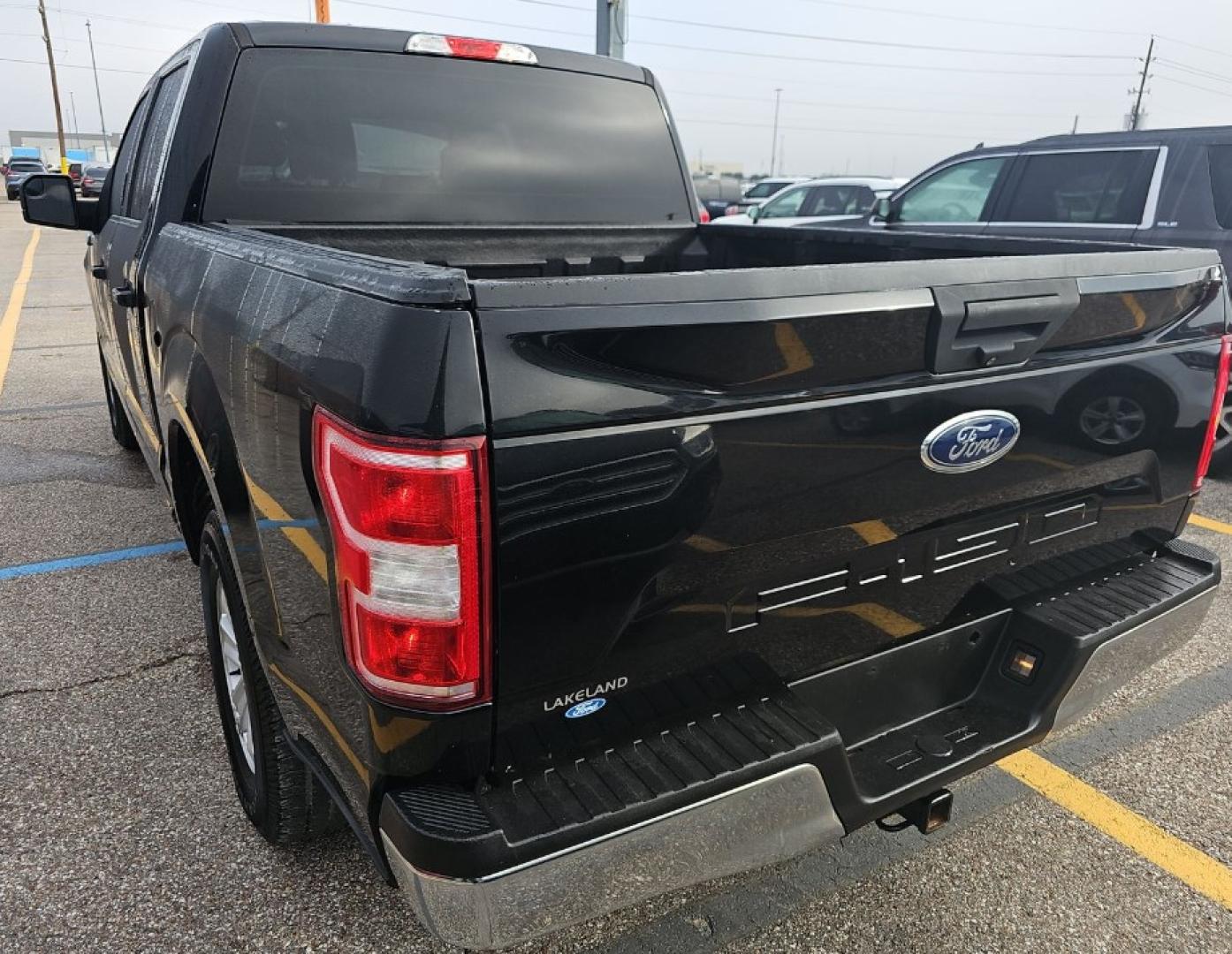 2018 Black Ford F-150 EXTREMELY WELL MAINTAINED, HIGHWAY MILES (1FTEW1C52JF) with an 5.0L V8 OHV 32V engine, 6A transmission, located at 18001 Kellogg Rd, Saucier, MS, 39574, (228) 832-1441, 139.421463, -76.641457 - WE HAVE THE BEST AUTO FINANCING IN AMERICA HERE RWD, Appearance Package, Sport Appearance Package, Fog Lights, Trailer Hitch, Sync 3, Alloy Wheels, 20 Inch Wheels, Satellite Radio, ALL HWY MILES SUPER CLEAN EXTREMELY WELL MAINTAINED, HIGHWAY MILES, CARFAX CHECKED OUT, DEALER SERVICED, OUR SERVI - Photo#7