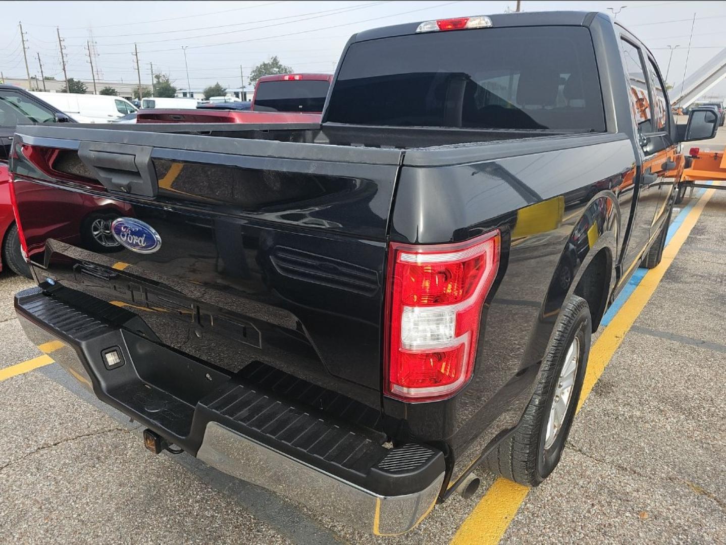 2018 Black Ford F-150 EXTREMELY WELL MAINTAINED, HIGHWAY MILES (1FTEW1C52JF) with an 5.0L V8 OHV 32V engine, 6A transmission, located at 18001 Kellogg Rd, Saucier, MS, 39574, (228) 832-1441, 139.421463, -76.641457 - WE HAVE THE BEST AUTO FINANCING IN AMERICA HERE RWD, Appearance Package, Sport Appearance Package, Fog Lights, Trailer Hitch, Sync 3, Alloy Wheels, 20 Inch Wheels, Satellite Radio, ALL HWY MILES SUPER CLEAN EXTREMELY WELL MAINTAINED, HIGHWAY MILES, CARFAX CHECKED OUT, DEALER SERVICED, OUR SERVI - Photo#6