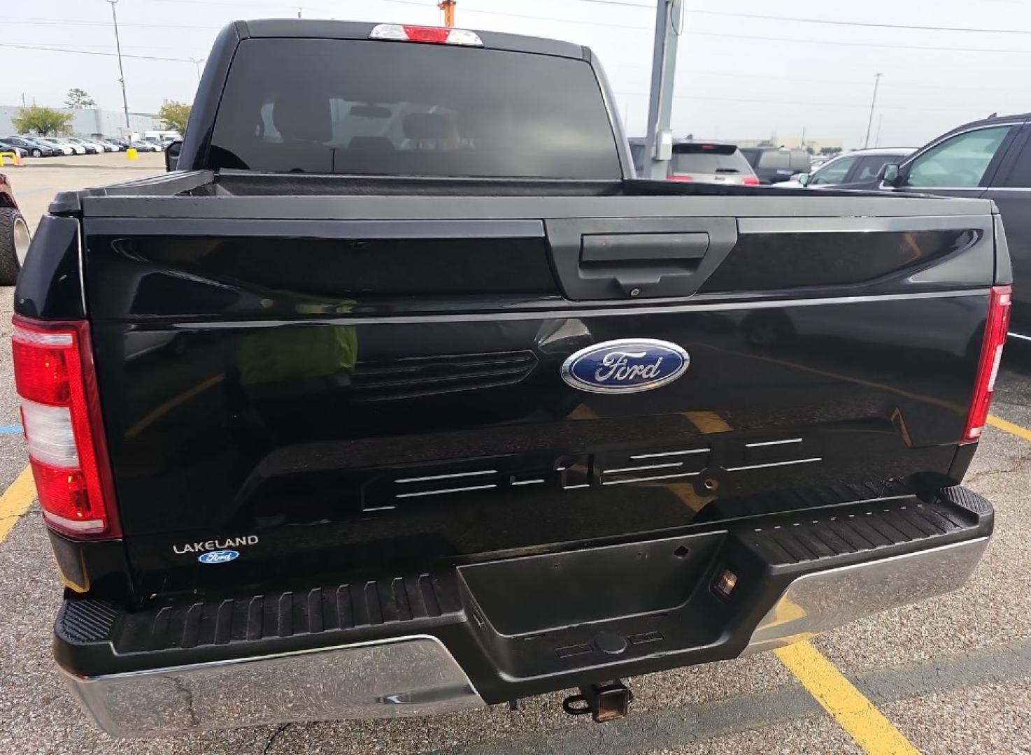 2018 Black Ford F-150 EXTREMELY WELL MAINTAINED, HIGHWAY MILES (1FTEW1C52JF) with an 5.0L V8 OHV 32V engine, 6A transmission, located at 18001 Kellogg Rd, Saucier, MS, 39574, (228) 832-1441, 139.421463, -76.641457 - WE HAVE THE BEST AUTO FINANCING IN AMERICA HERE RWD, Appearance Package, Sport Appearance Package, Fog Lights, Trailer Hitch, Sync 3, Alloy Wheels, 20 Inch Wheels, Satellite Radio, ALL HWY MILES SUPER CLEAN EXTREMELY WELL MAINTAINED, HIGHWAY MILES, CARFAX CHECKED OUT, DEALER SERVICED, OUR SERVI - Photo#8