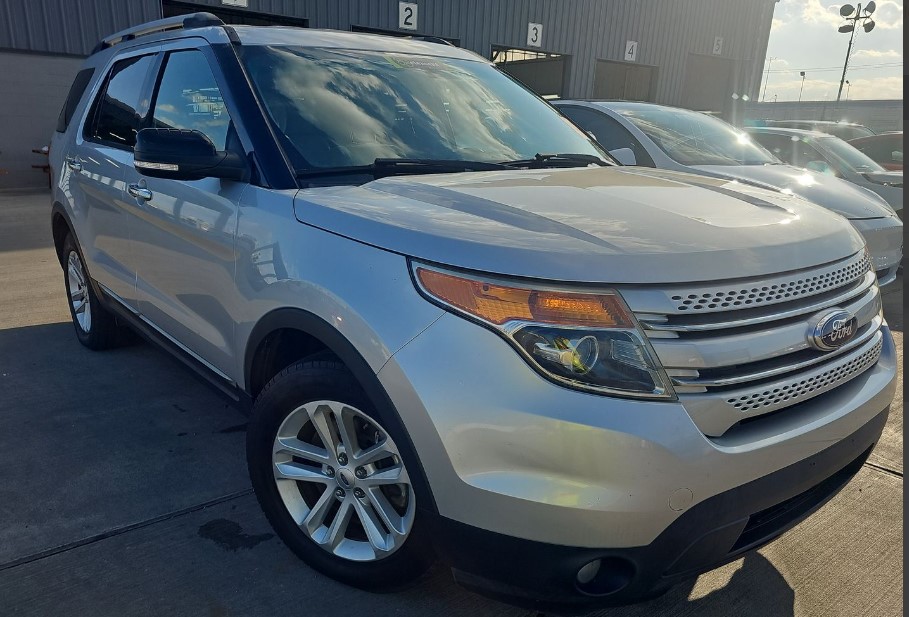 photo of 2015 FORD EXPLORER XLT