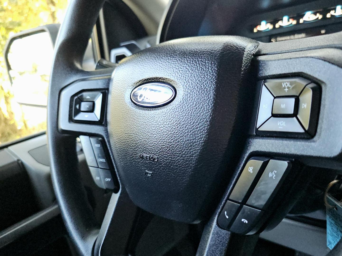 2019 White Ford F-150 XL (1FTEW1C5XKK) with an 5.0L V8 OHV 32V engine, 6A transmission, located at 18001 Kellogg Rd, Saucier, MS, 39574, (228) 832-1441, 139.421463, -76.641457 - 2019 Ford F-150 XL 4DR SUPERCREW, Back-up Camera, Integrated Turn Signal Mirrors, Satellite Radio, Bluetooth Connection, Privacy Glass, Smart Device Integration, Fog Lamps, Rear Parking Aid, Tire Pressure Monitor, Towing Package, Keyless Entry, Trailer Hitch, SuperCrew Cab, Side Airbags. Re - Photo#29