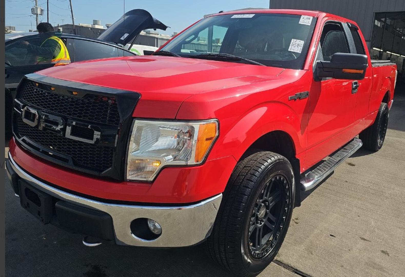 2011 Red Ford F-150 FX4 SuperCab 6.5-ft. Bed 4WD (1FTFX1EF4BF) with an 5.0L V8 engine, 4-Speed Automatic transmission, located at 18001 Kellogg Rd, Saucier, MS, 39574, (228) 832-1441, 139.421463, -76.641457 - 2011 Ford F-150 XLT, 4X4WD, V8,WE HAVE THE BEST AUTO FINANCING IN AMERICA HERE BLACK CUSTOM GRILL, BLACK CUSTOM MAG WHEELS, CHROME PACKAGE, Towing Package, Spare Tire, Keyless Entry, Fog Lights, Trailer Hitch, Trailer Wiring, Super Cab, Bed Liner, and Front Bench Seat, Bluetooth Connection, Chrom - Photo#2