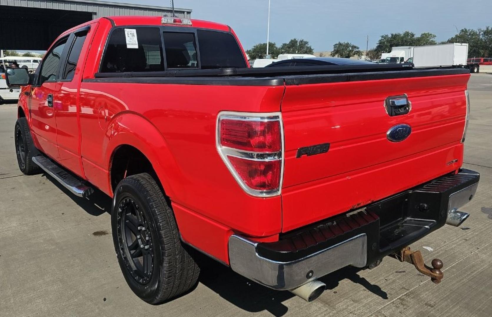 2011 Red Ford F-150 FX4 SuperCab 6.5-ft. Bed 4WD (1FTFX1EF4BF) with an 5.0L V8 engine, 4-Speed Automatic transmission, located at 18001 Kellogg Rd, Saucier, MS, 39574, (228) 832-1441, 139.421463, -76.641457 - 2011 Ford F-150 XLT, 4X4WD, V8,WE HAVE THE BEST AUTO FINANCING IN AMERICA HERE BLACK CUSTOM GRILL, BLACK CUSTOM MAG WHEELS, CHROME PACKAGE, Towing Package, Spare Tire, Keyless Entry, Fog Lights, Trailer Hitch, Trailer Wiring, Super Cab, Bed Liner, and Front Bench Seat, Bluetooth Connection, Chrom - Photo#4